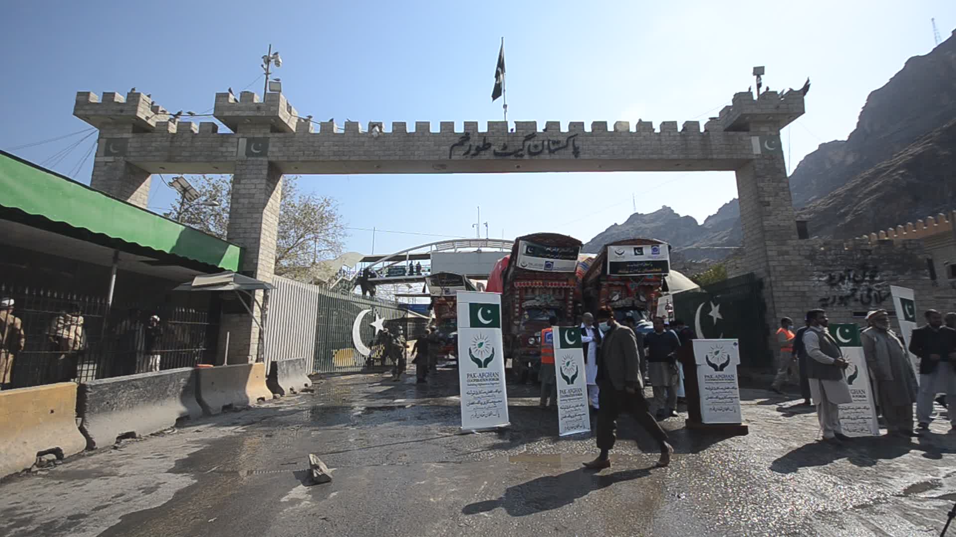 Pakistani Al-Khidmat Charity Ships 31 Trucks of Foodstuff to Afghanistan