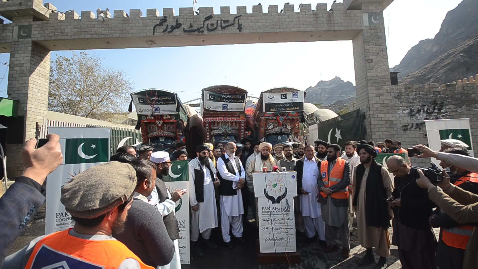 Pakistani Al-Khidmat Charity Ships 31 Trucks of Foodstuff to Afghanistan