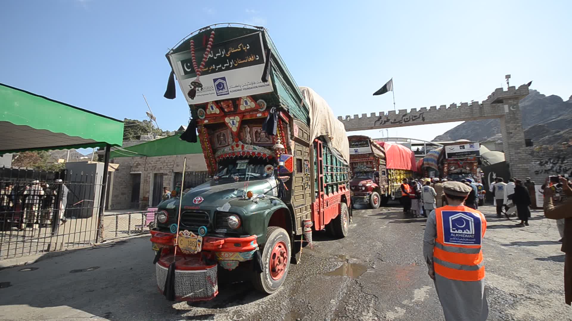 Pakistani Al-Khidmat Charity Ships 31 Trucks of Foodstuff to Afghanistan