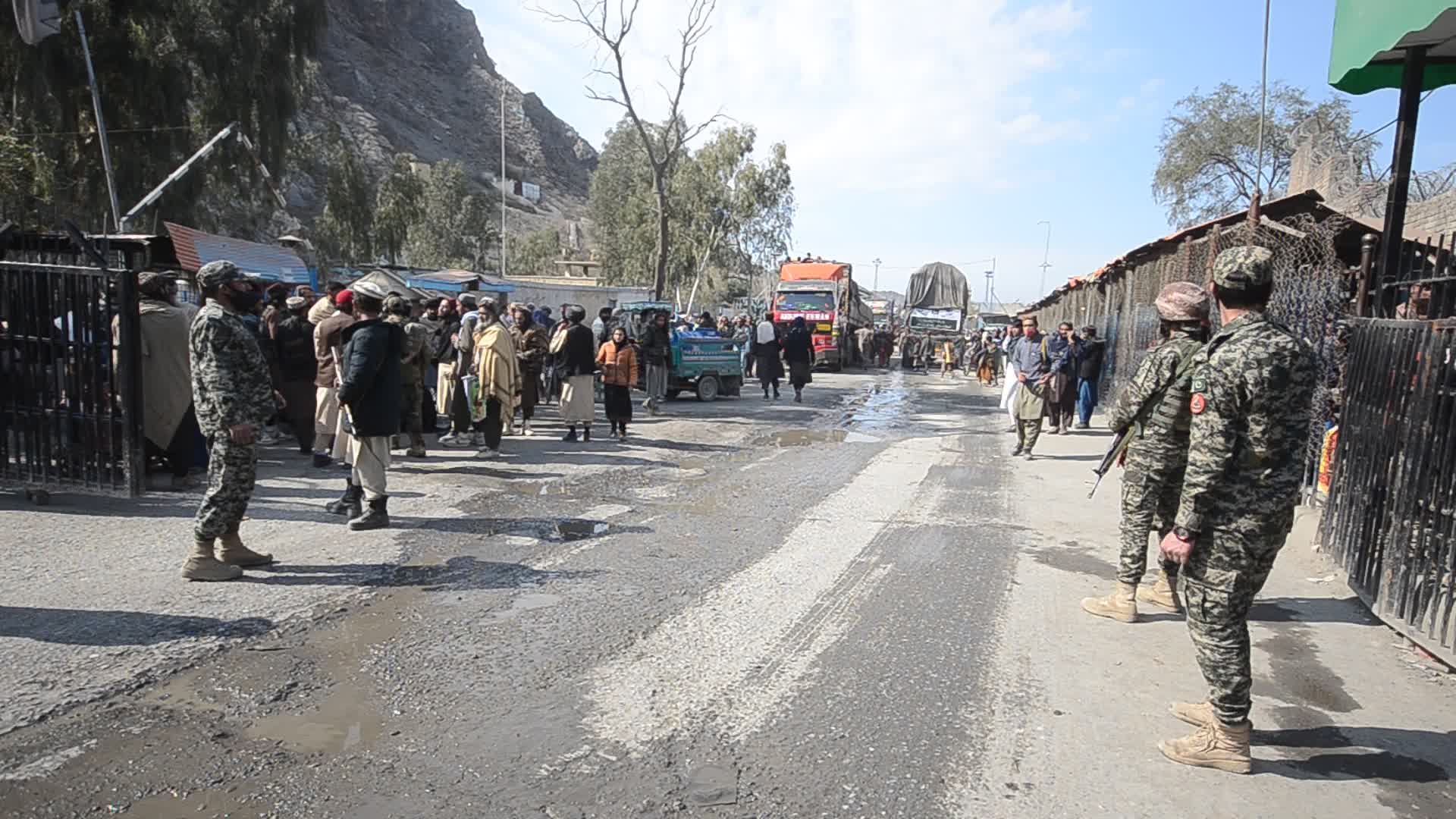 Pakistani Al-Khidmat Charity Ships 31 Trucks of Foodstuff to Afghanistan