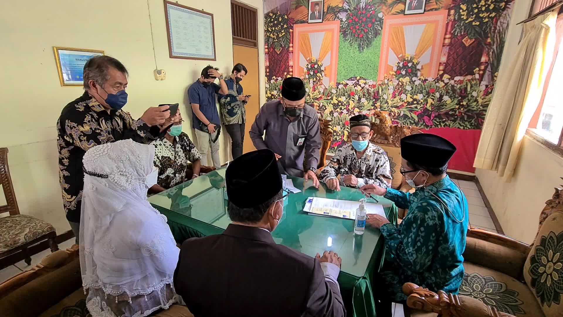 Palindrome wedding in Indonesia amid the COVID-19 pandemic