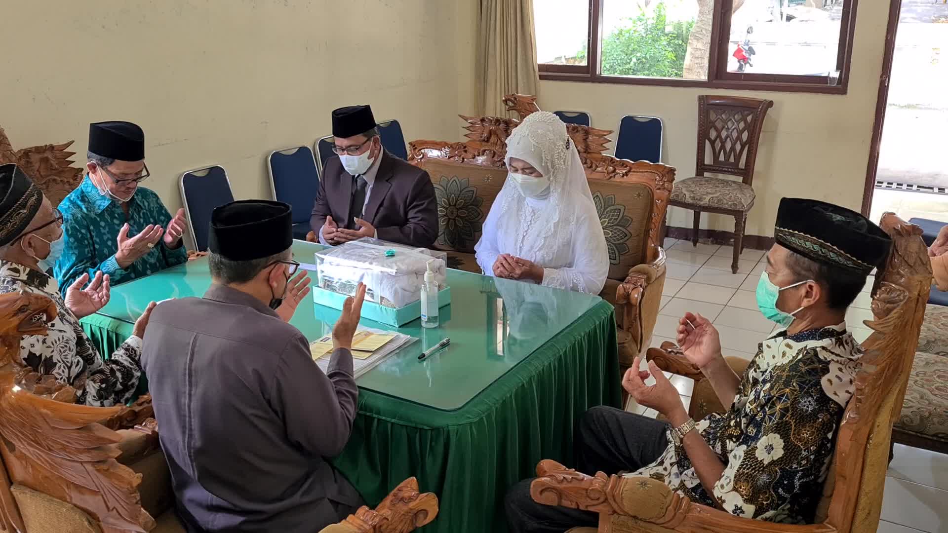 Palindrome wedding in Indonesia amid the COVID-19 pandemic