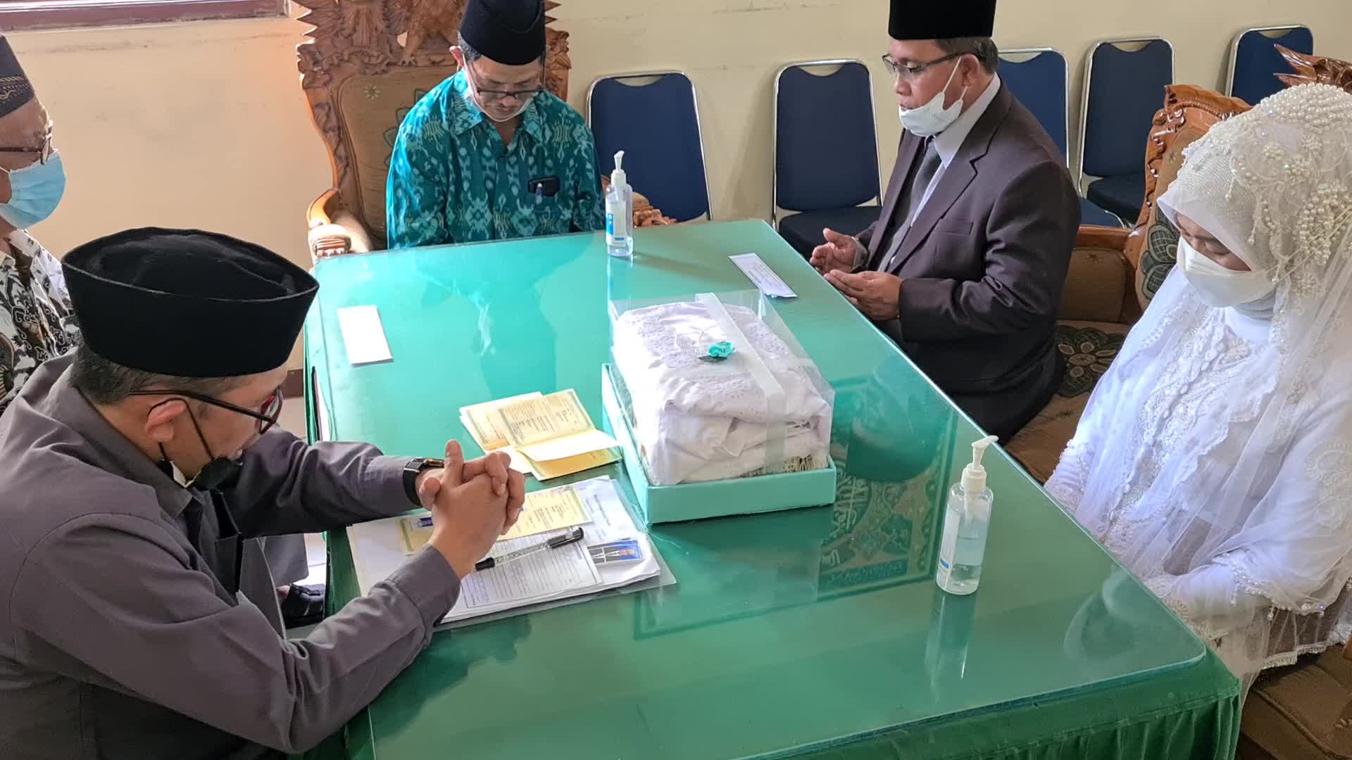 Palindrome wedding in Indonesia amid the COVID-19 pandemic