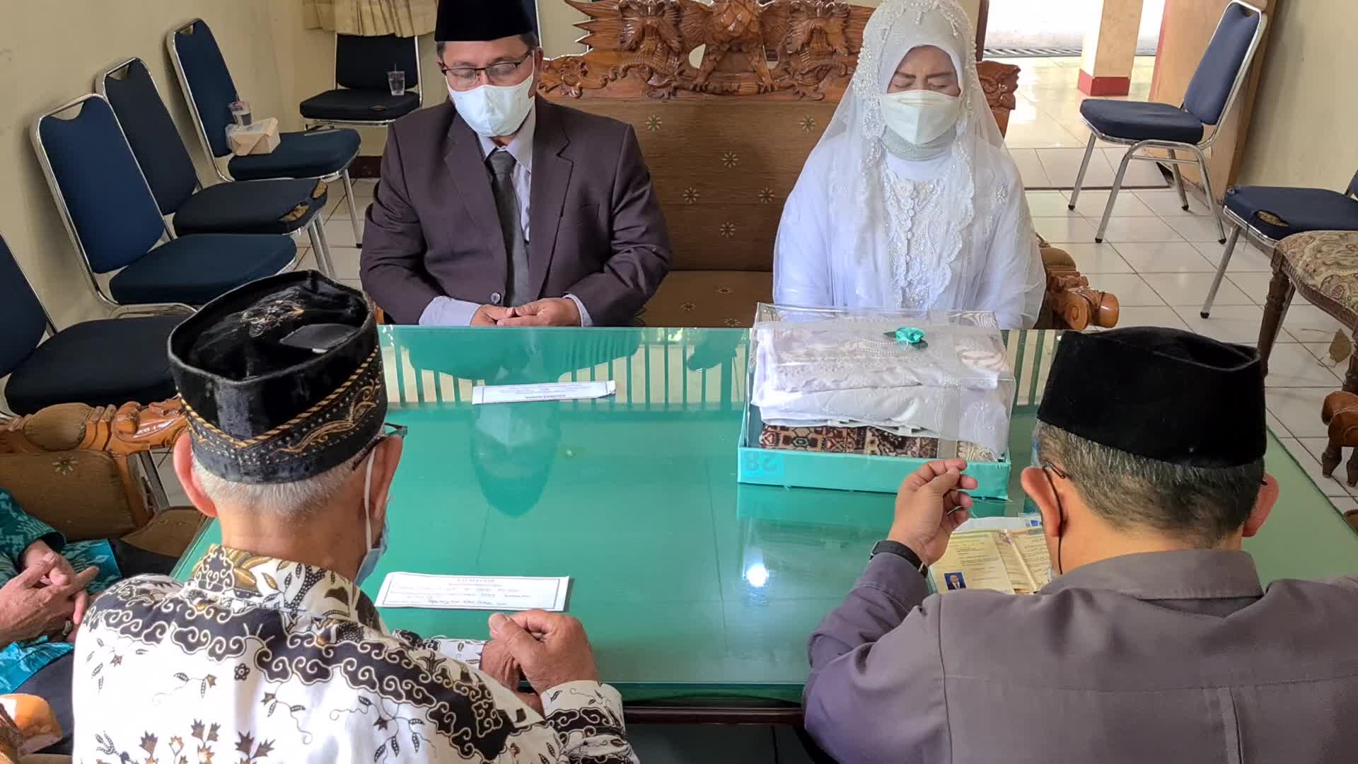Palindrome wedding in Indonesia amid the COVID-19 pandemic
