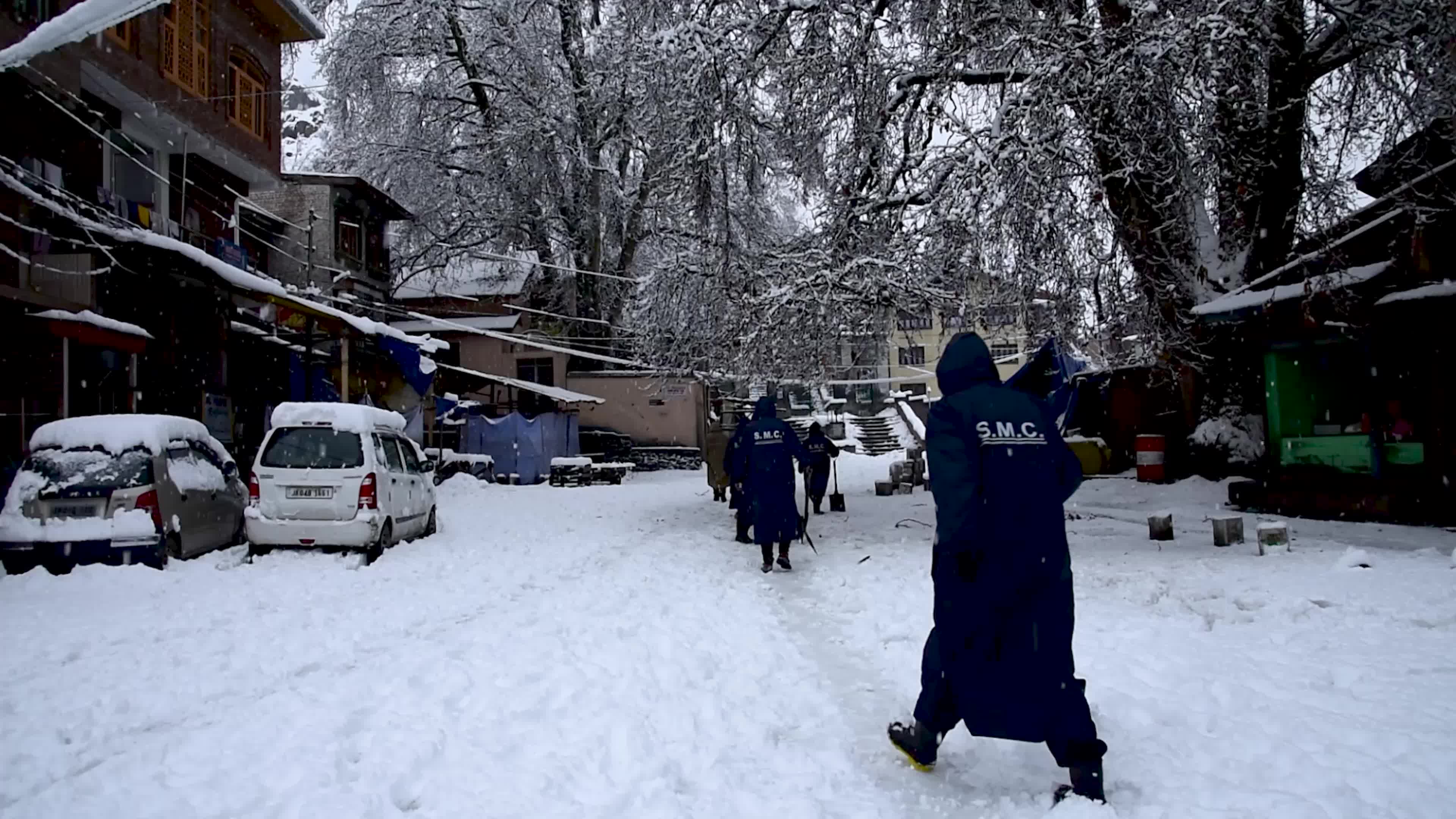Heavy snowfall in Indian administered Kashmir