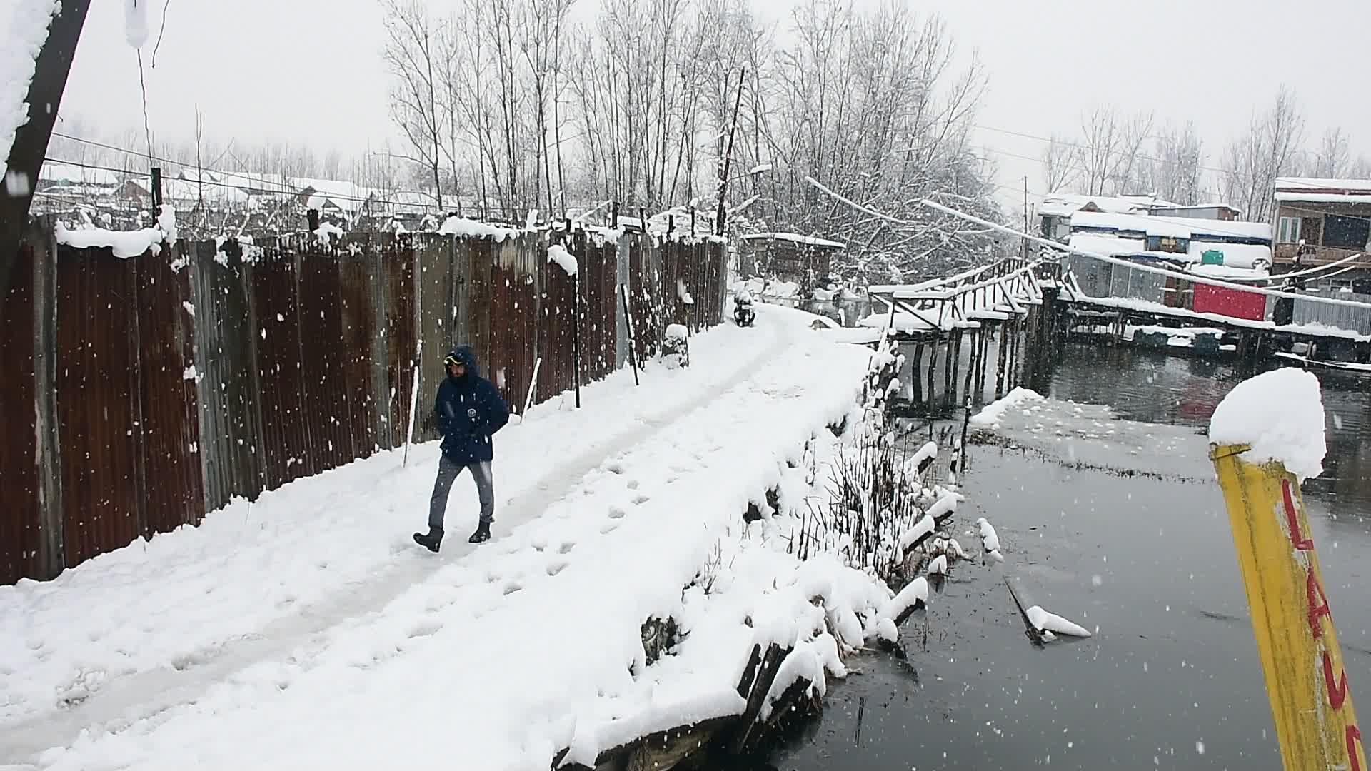 Heavy Snowfall In Kashmir