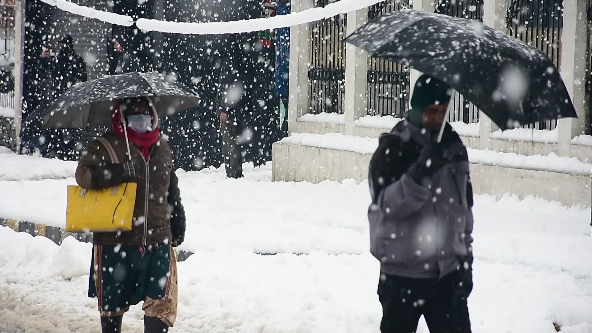 Heavy Snowfall In Kashmir