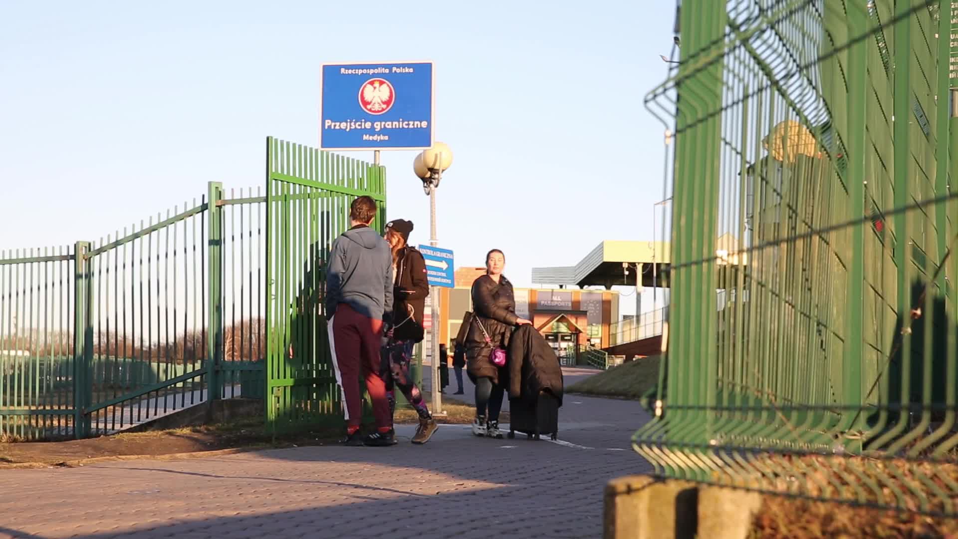 Poland takes Ukrainian refugees