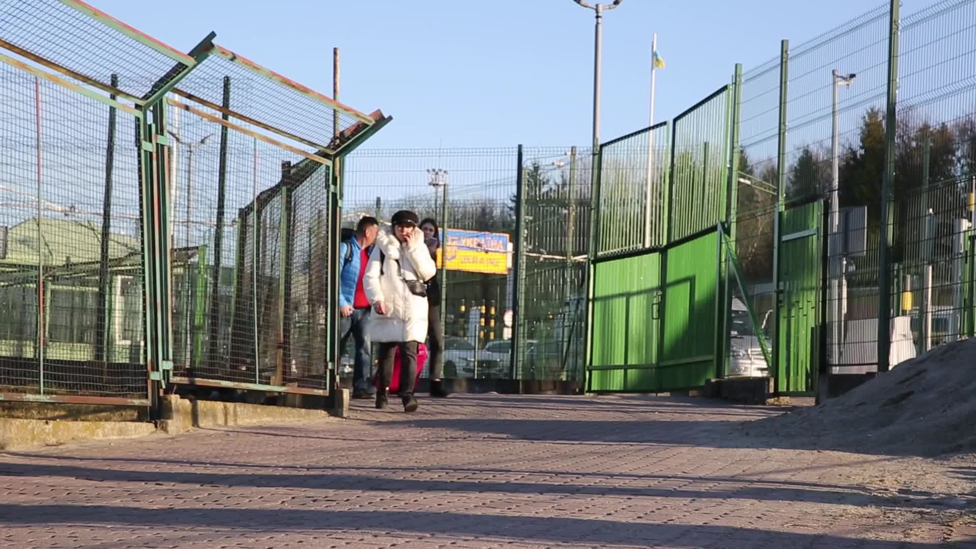 Poland takes Ukrainian refugees