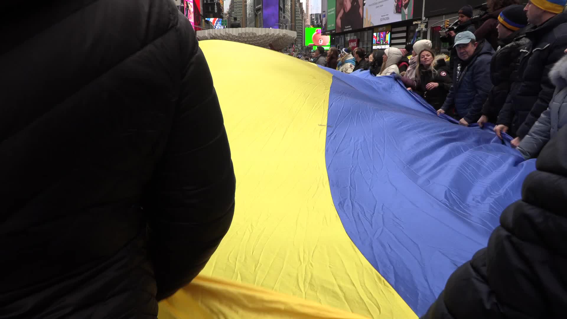 NYC: Thousands of Anti-War Protesters March to Stop War in Ukraine