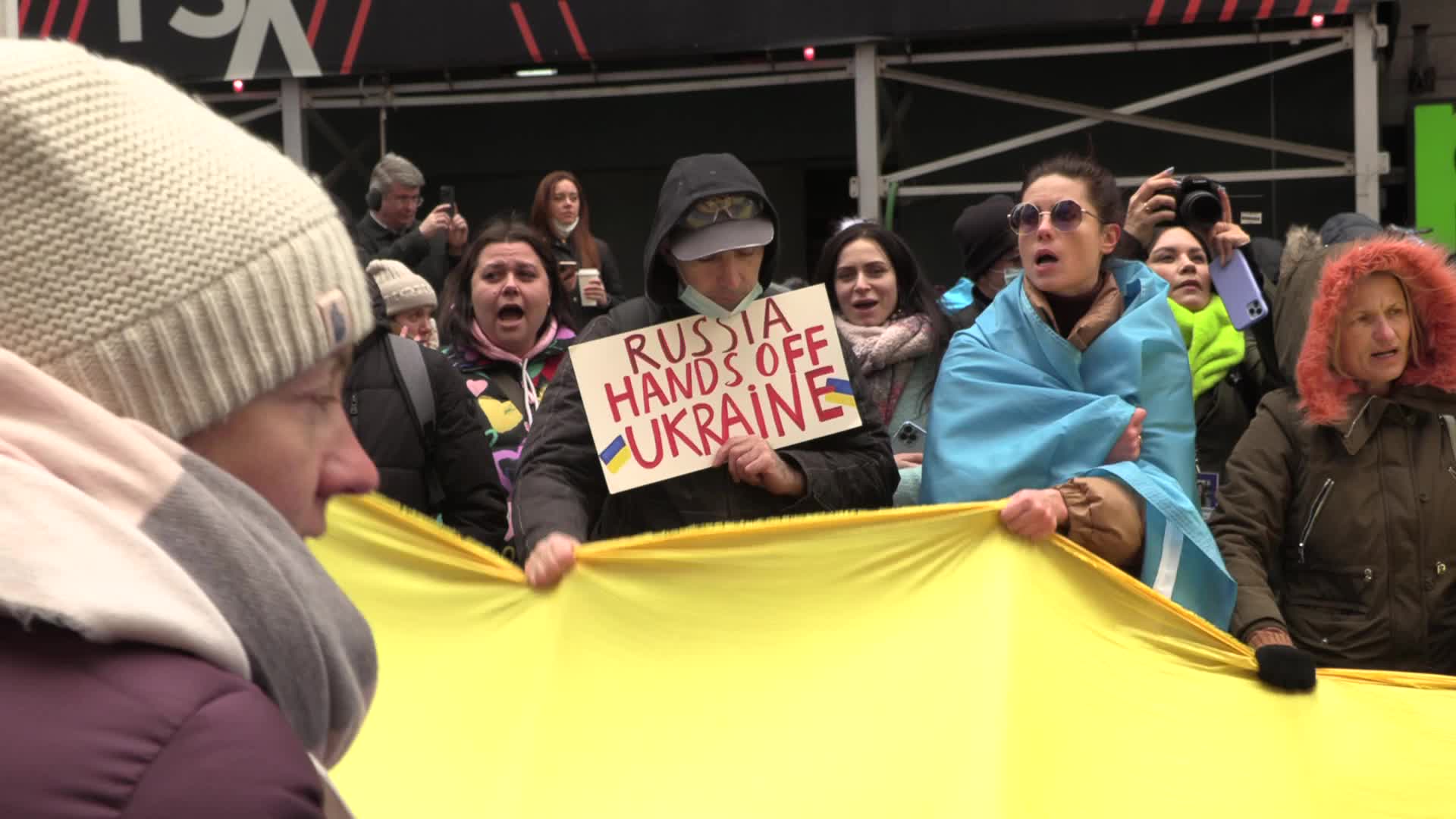 NYC: Thousands of Anti-War Protesters March to Stop War in Ukraine