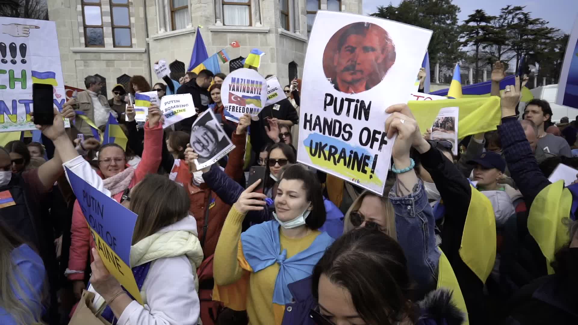 Ukranians In Istanbul Protest Against Russia