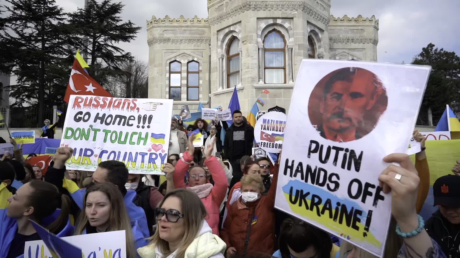 Ukranians In Istanbul Protest Against Russia