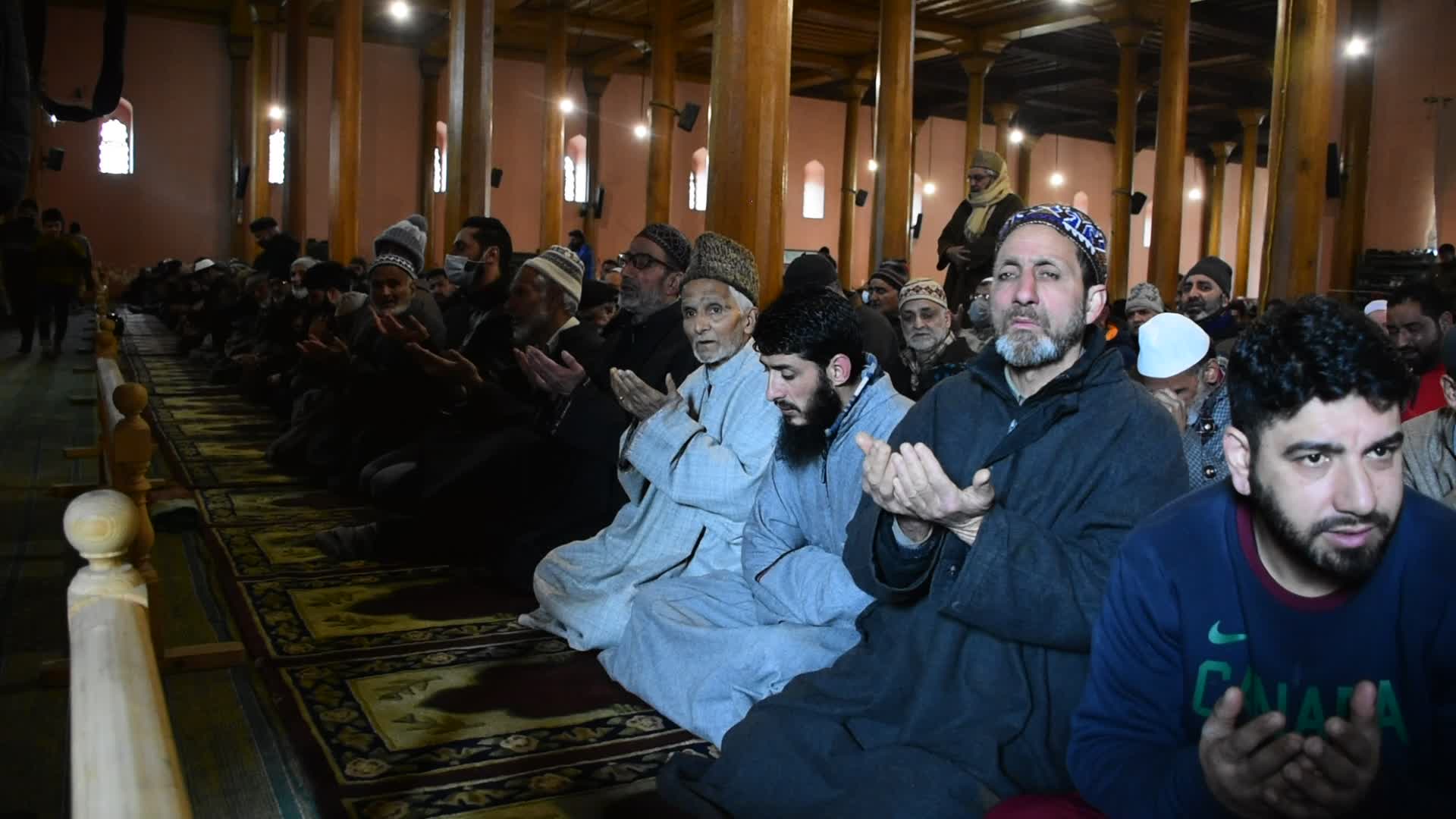 After 30 Weeks Friday Prayers Allowed In Kashmir's Grand Mosque