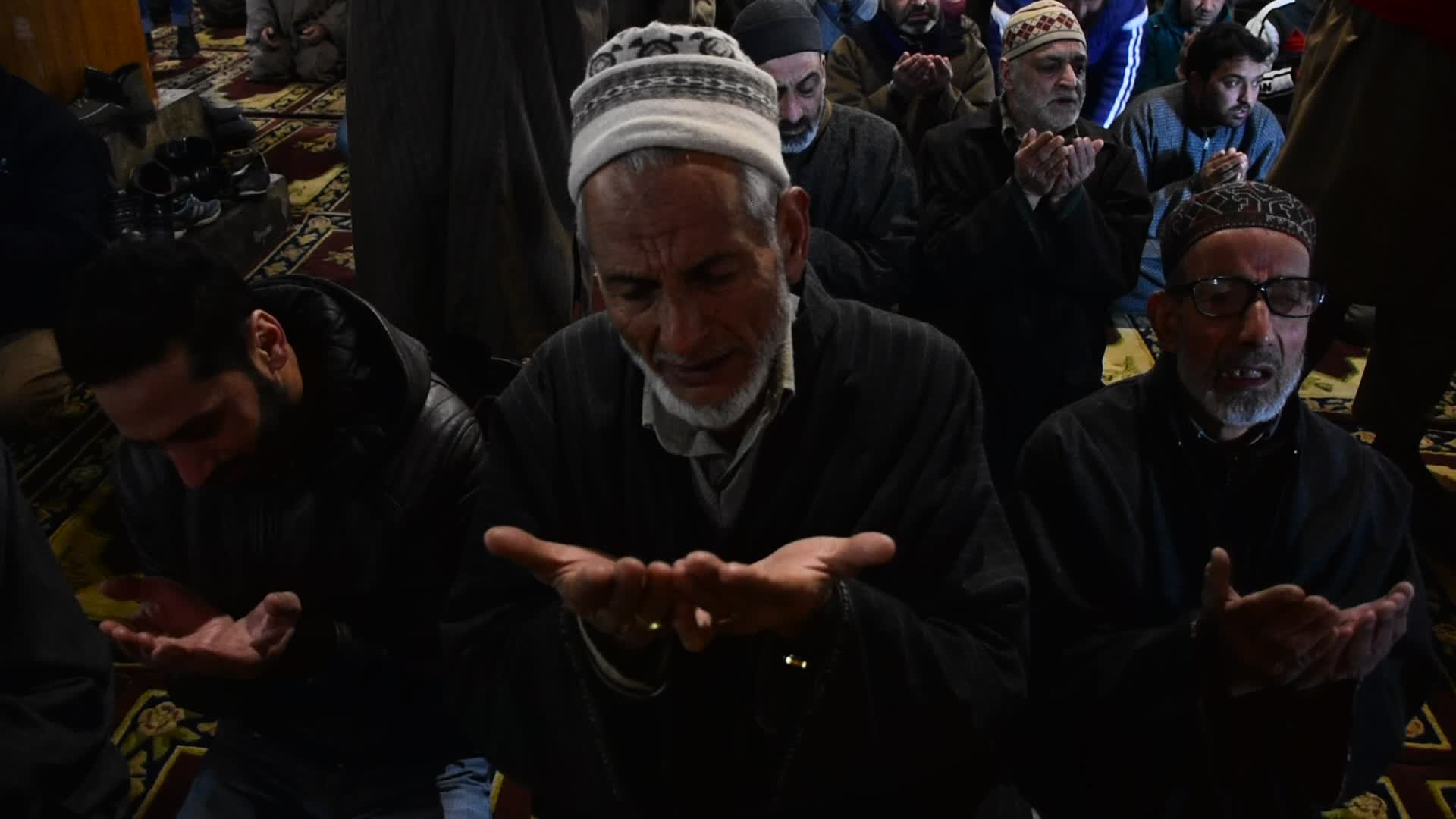 After 30 Weeks Friday Prayers Allowed In Kashmir's Grand Mosque