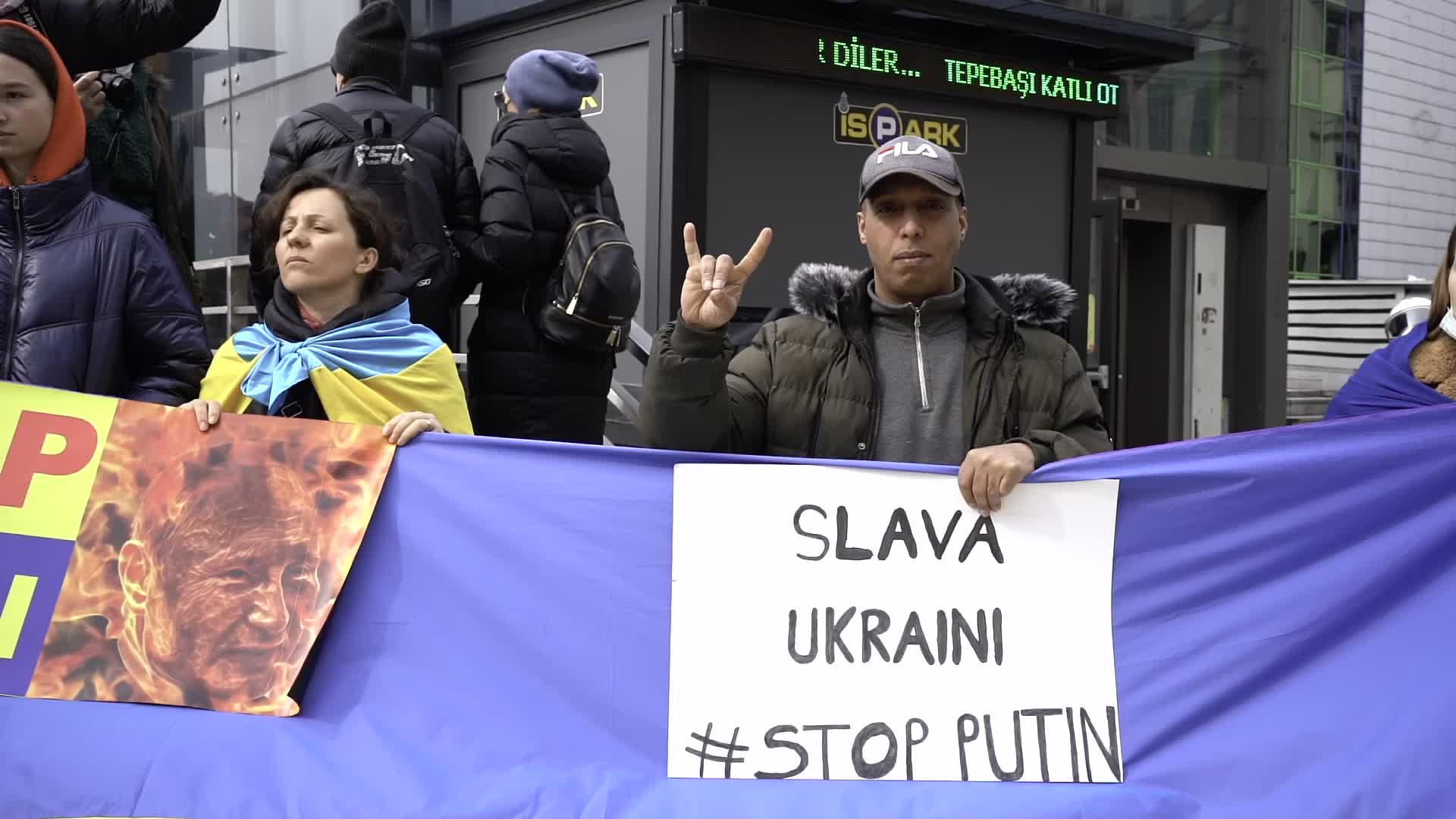 Ukranians In Istanbul Protest Against Russia