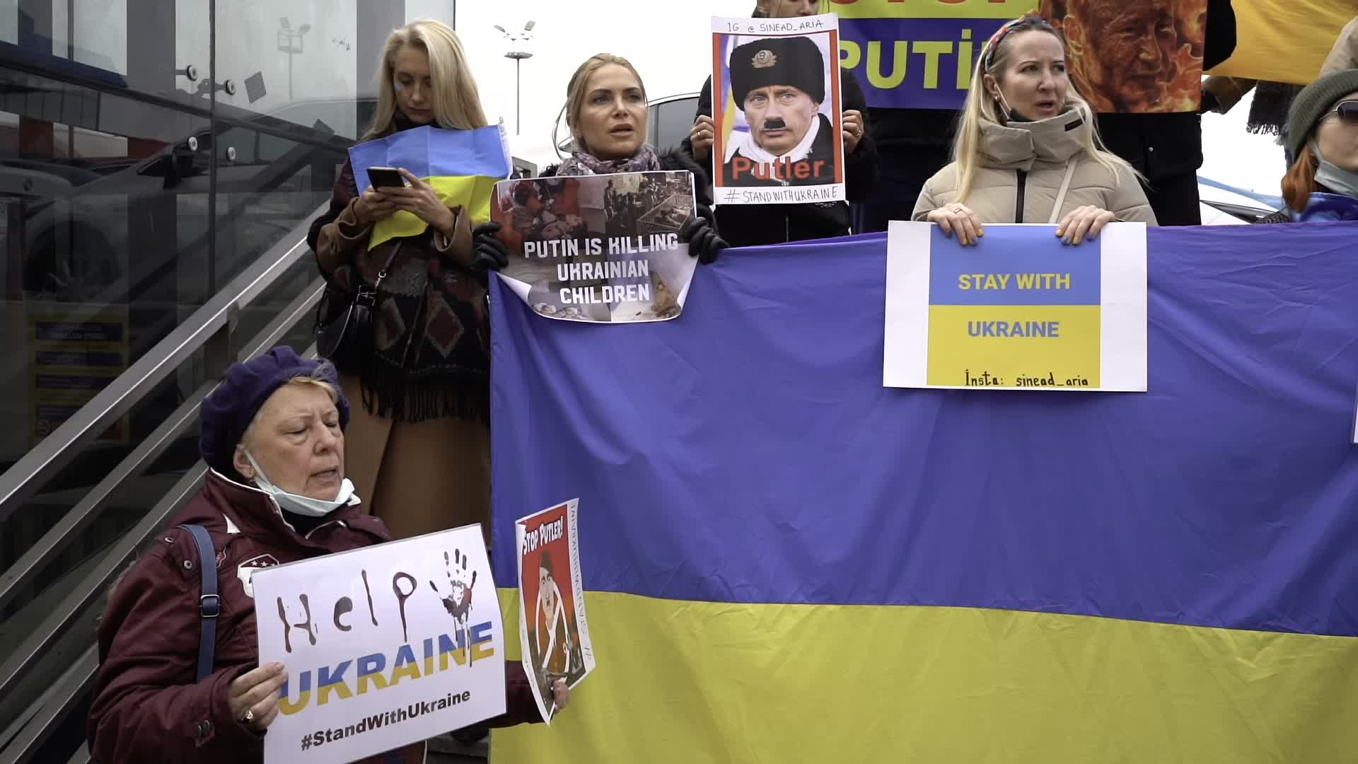 Ukranians In Istanbul Protest Against Russia