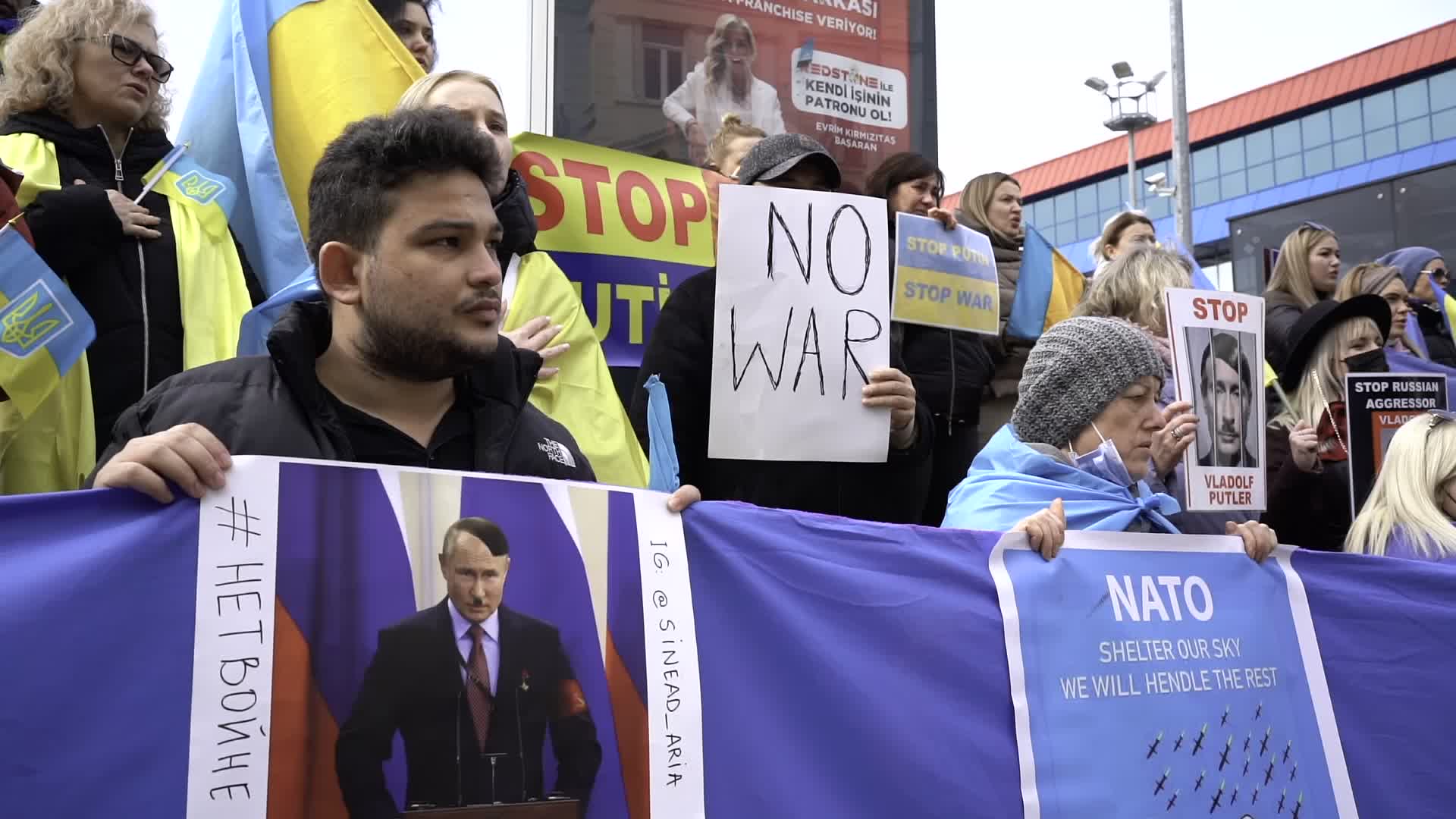 Ukranians In Istanbul Protest Against Russia