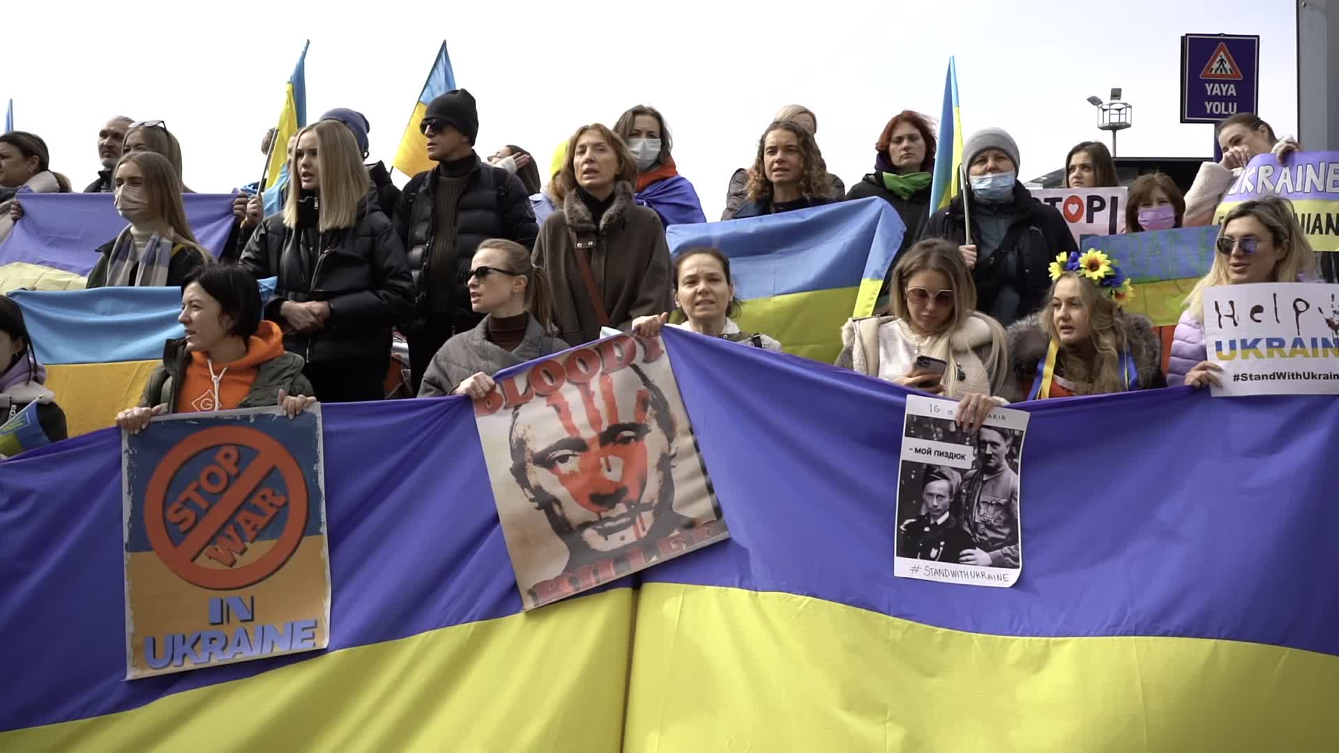Ukranians In Istanbul Protest Against Russia