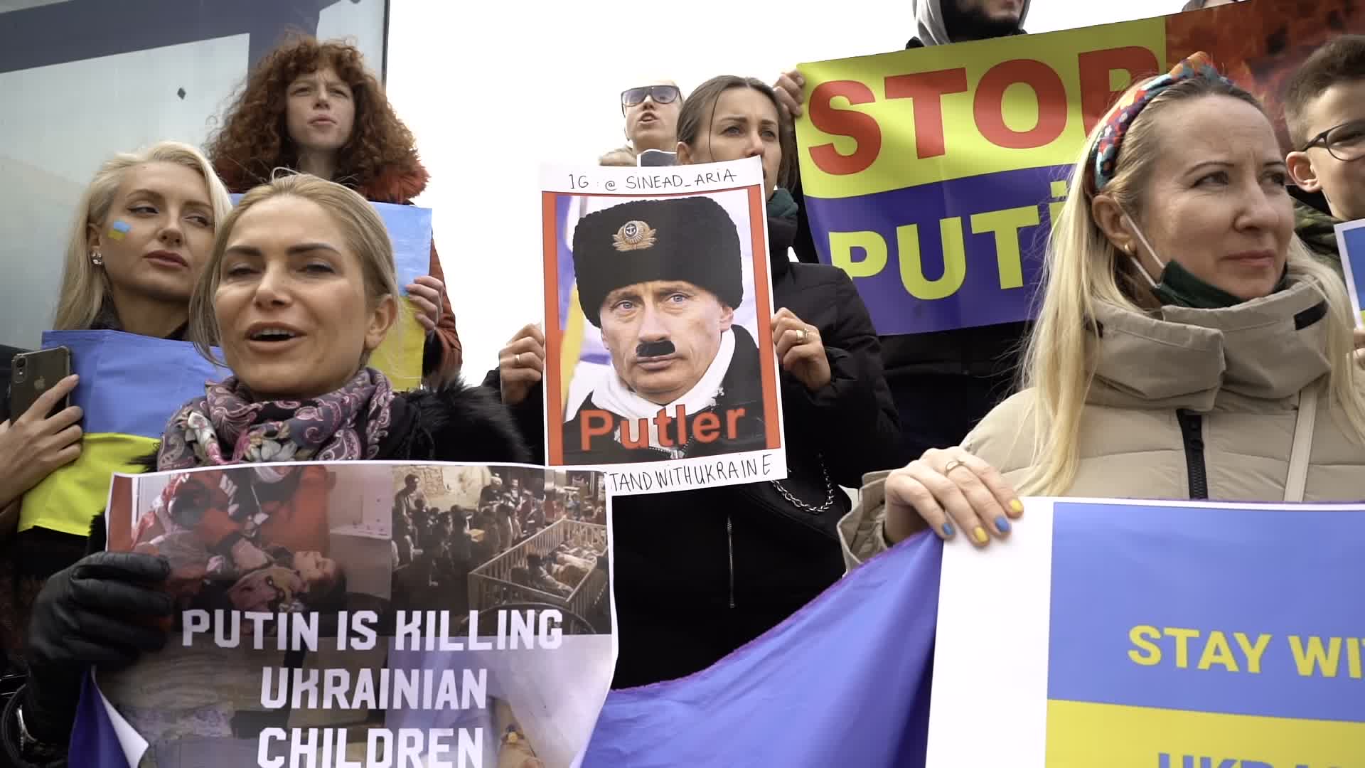 Ukranians In Istanbul Protest Against Russia