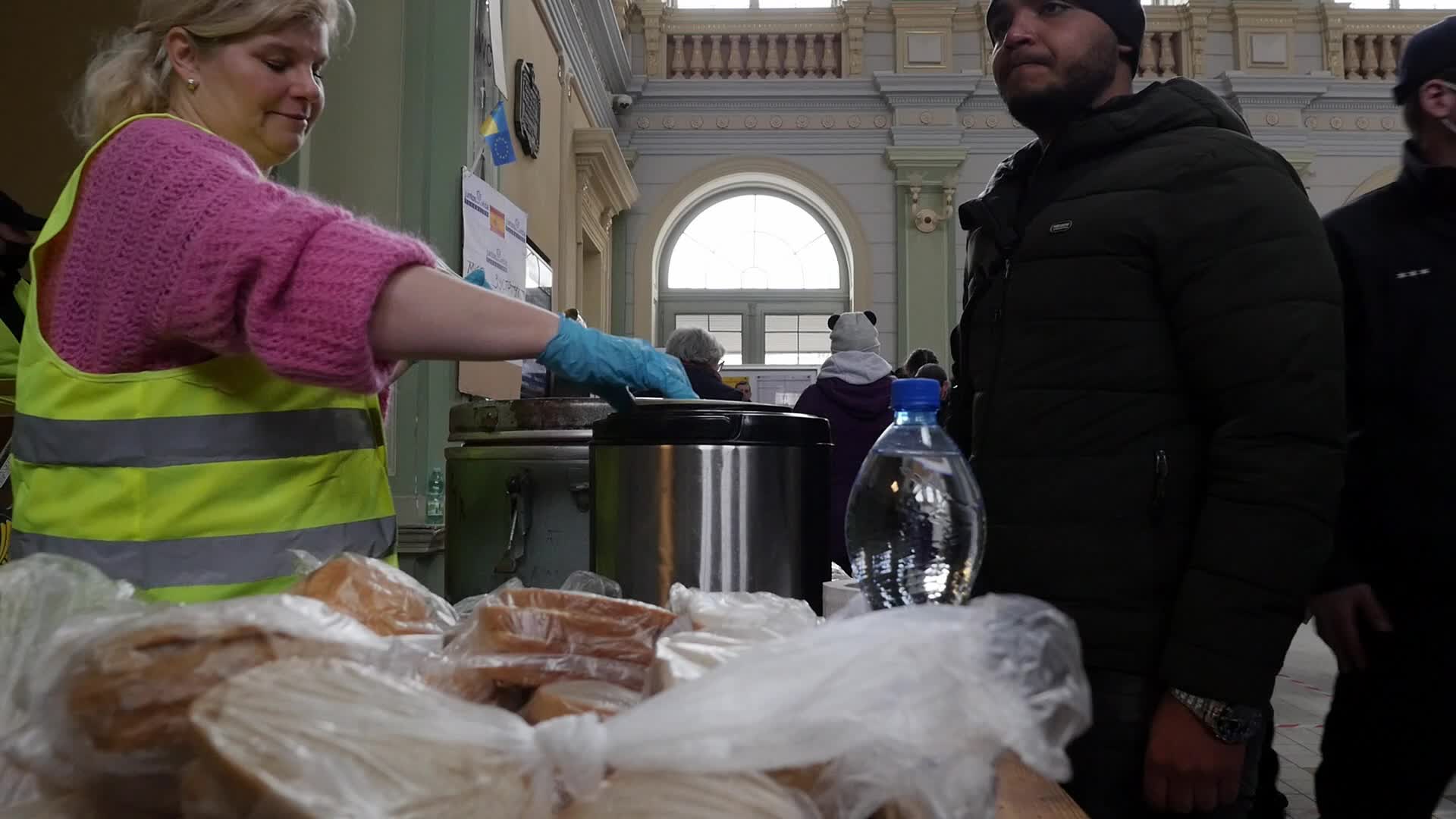 Refugees from Ukraine come to Przemyśl in Poland