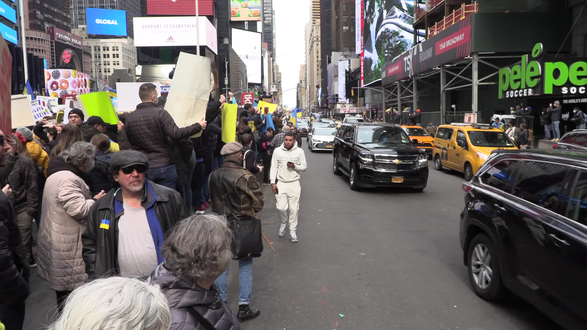 NYC: Ukrainian-Americans Flood Times Square calling for NATO to Implement No-Fly Zone