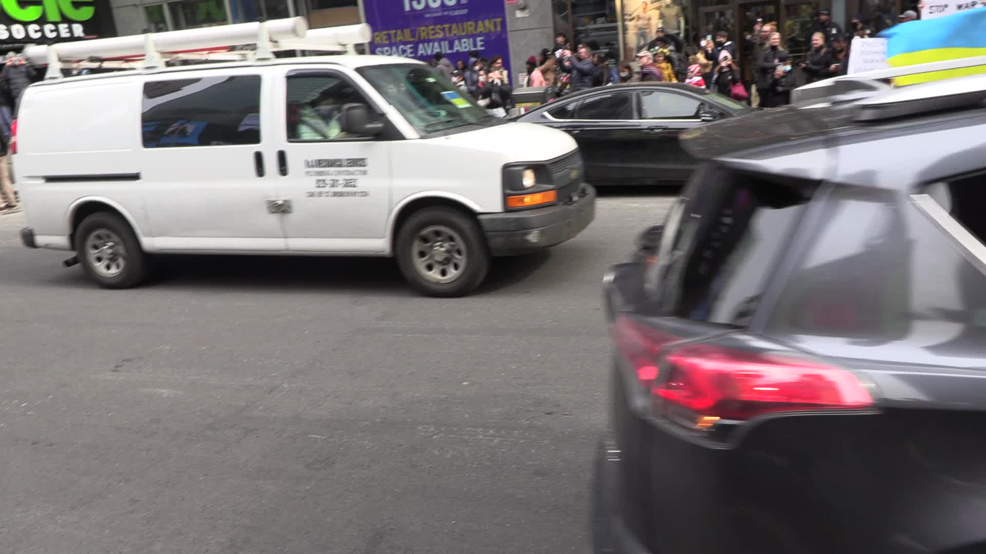 NYC: Ukrainian-Americans Flood Times Square calling for NATO to Implement No-Fly Zone