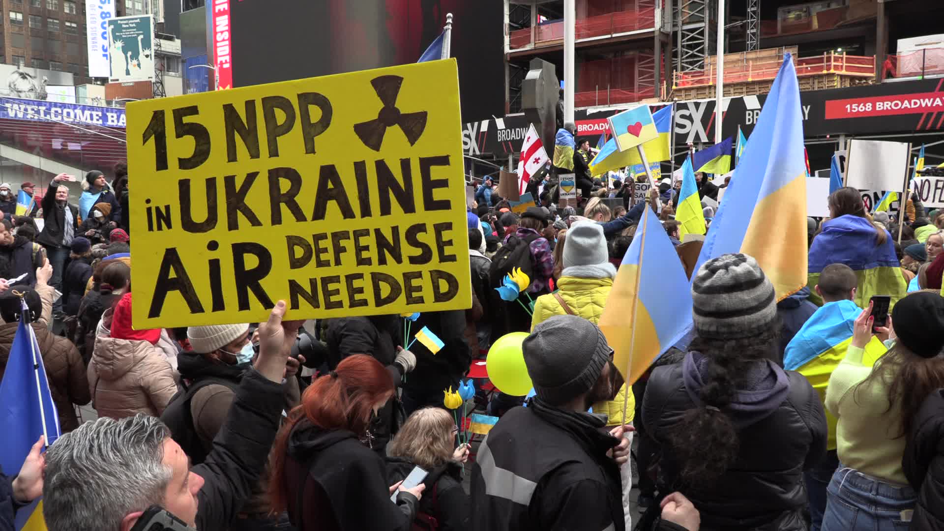 NYC: Ukrainian-Americans Flood Times Square calling for NATO to Implement No-Fly Zone