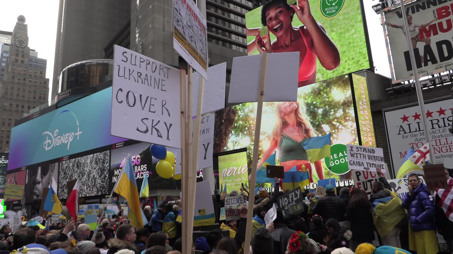 NYC: Ukrainian-Americans Flood Times Square calling for NATO to Implement No-Fly Zone