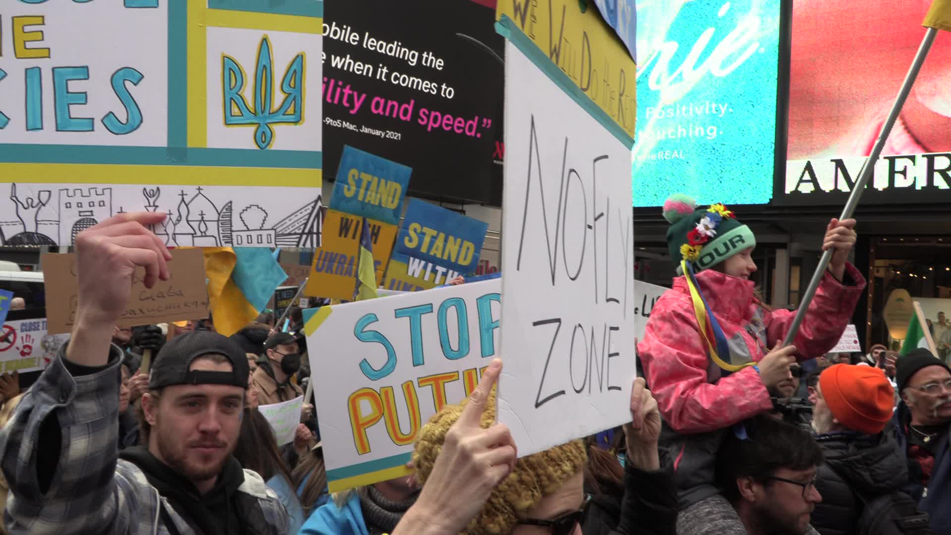 NYC: Ukrainian-Americans Flood Times Square calling for NATO to Implement No-Fly Zone