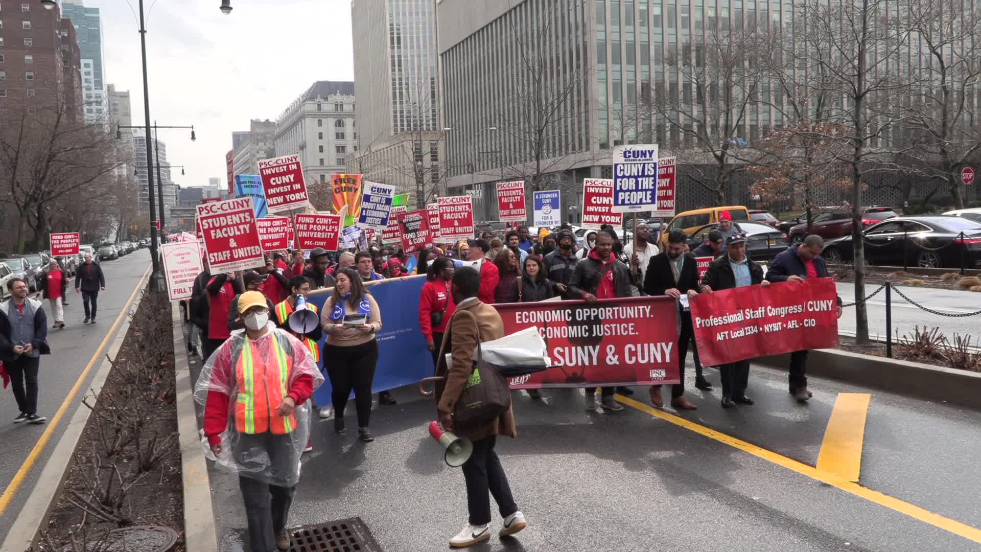 NYC: Teachers, Students Take Over Brooklyn Bridge Calling for Investment in SUNY & CUNY