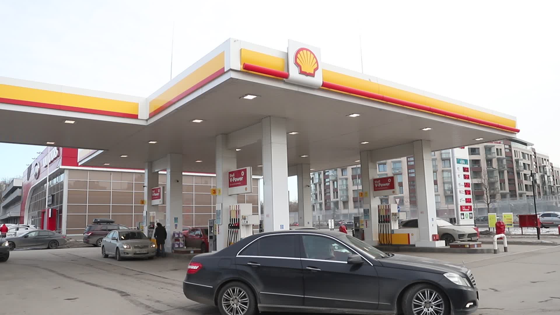Shell gas station In Saint Petersburg