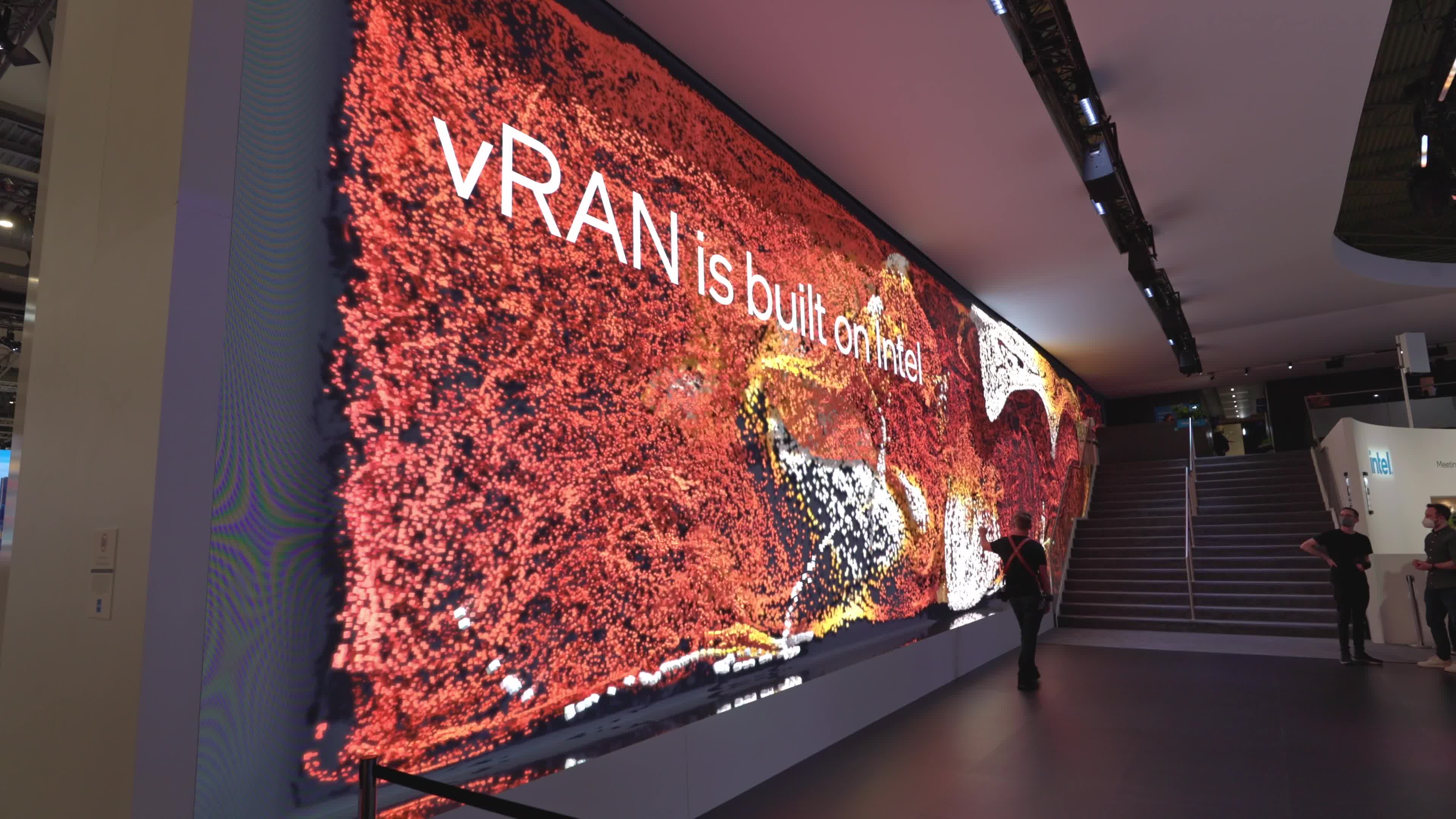 Big leed colorful screen exhibited at Intel 