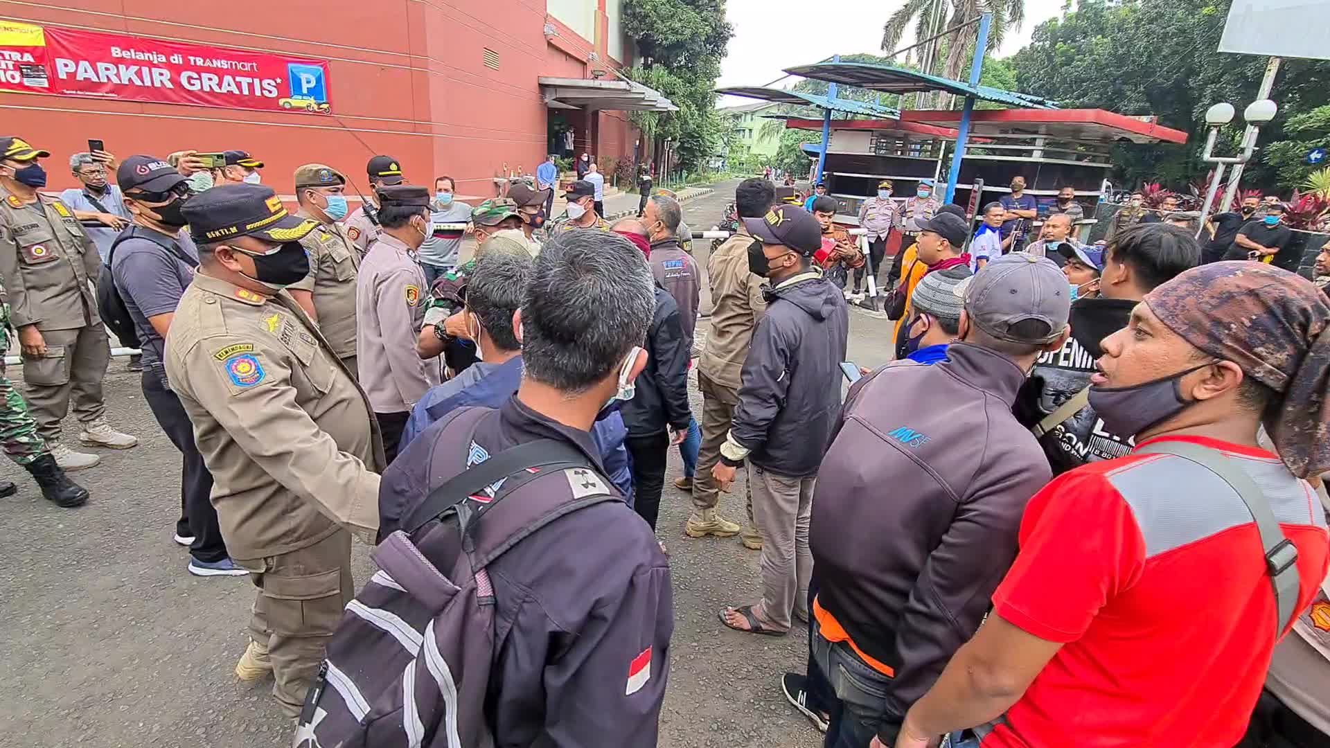 Transmart (ex Carefour) Employee Demo in Indonesia
