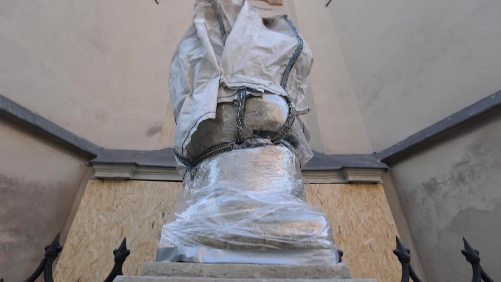 Statues and latin church protection in Lviv amid Russian invasion