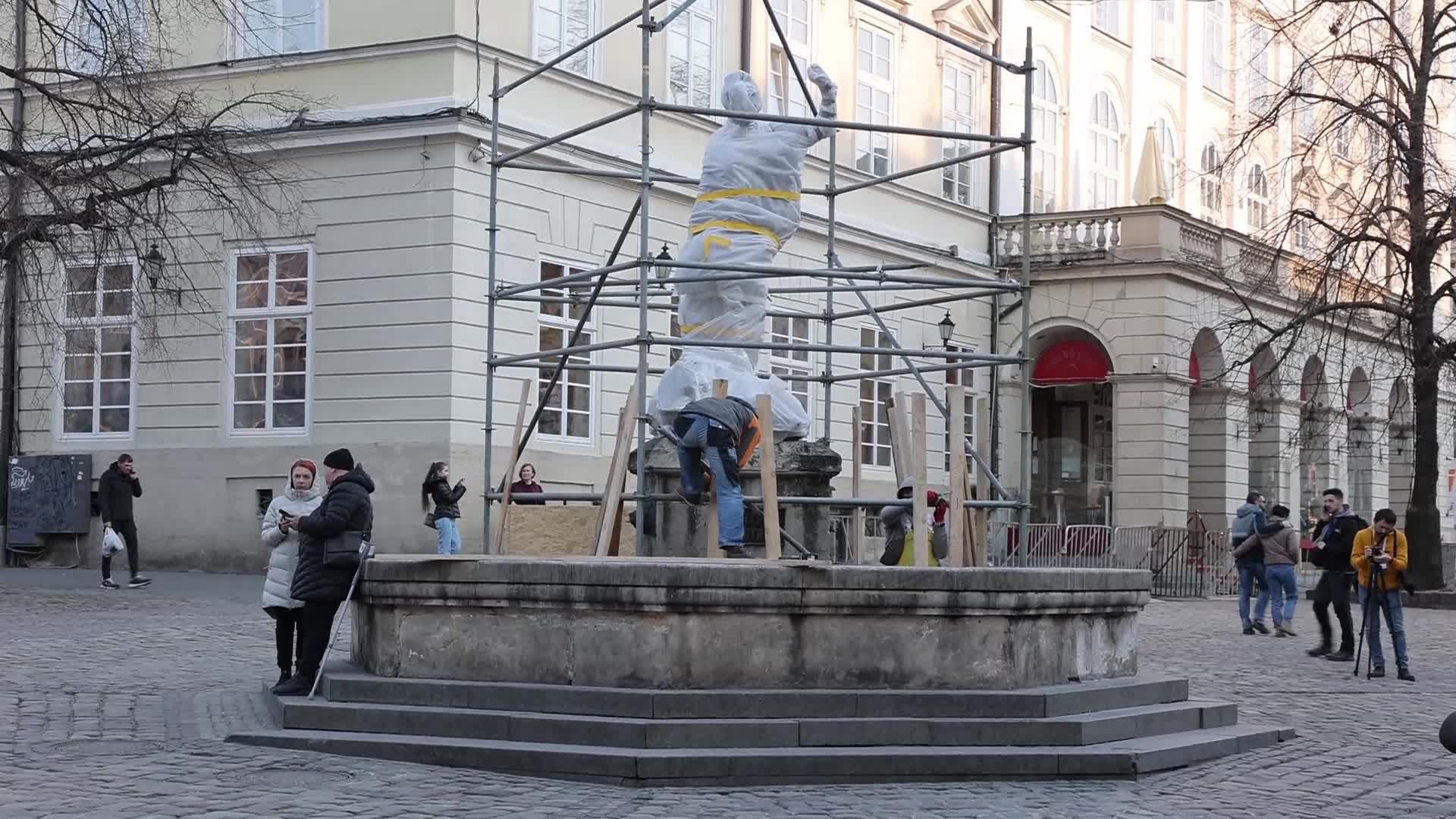 Statues and latin church protection in Lviv amid Russian invasion