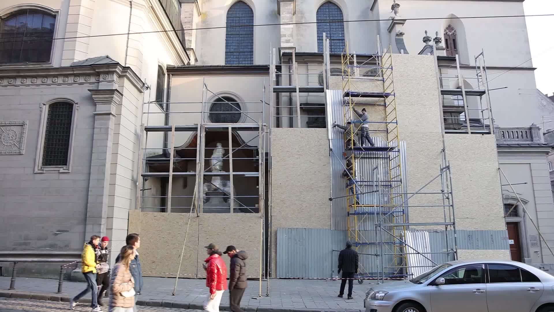 Statues and latin church protection in Lviv amid Russian invasion