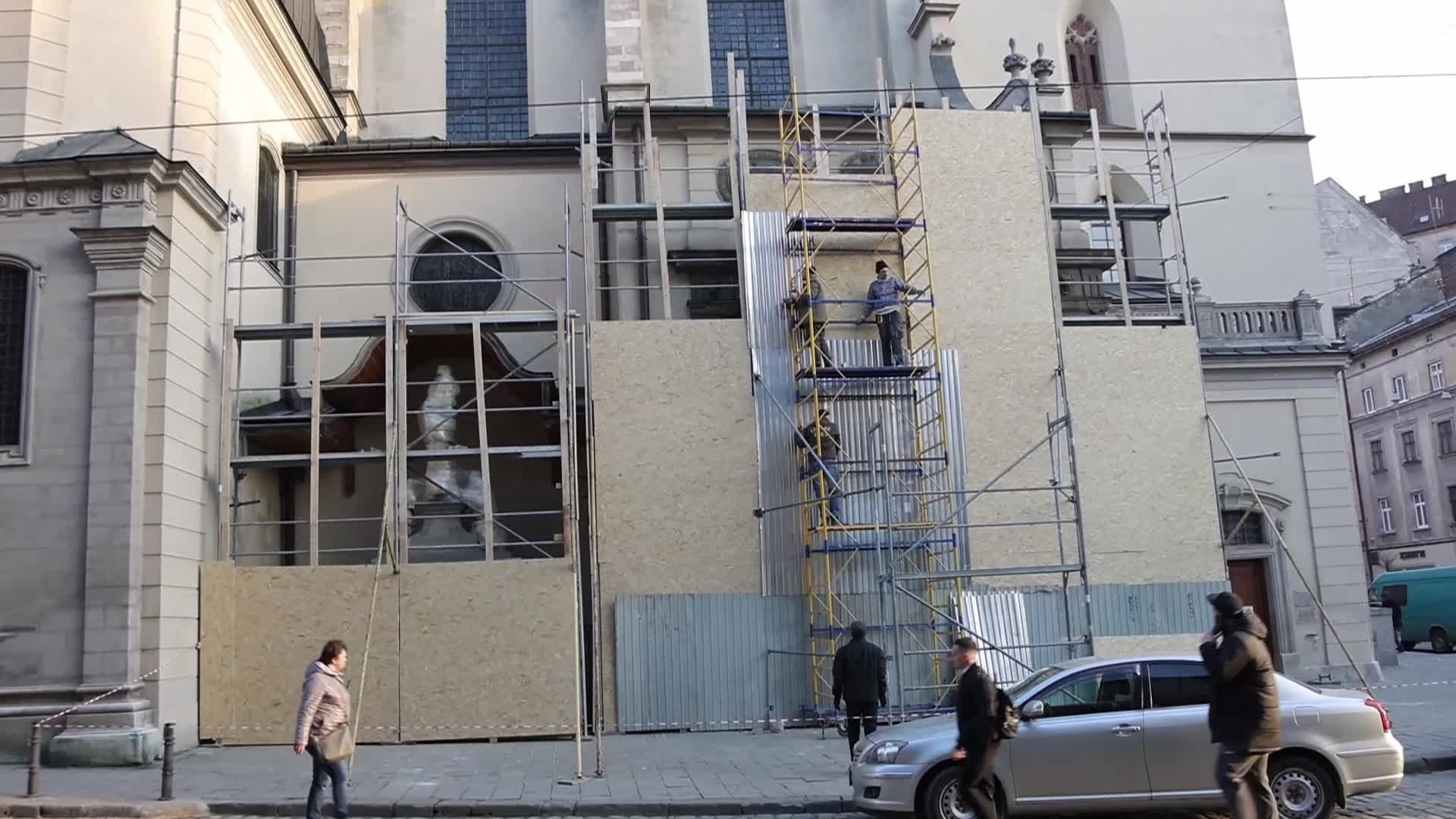 Statues and latin church protection in Lviv amid Russian invasion