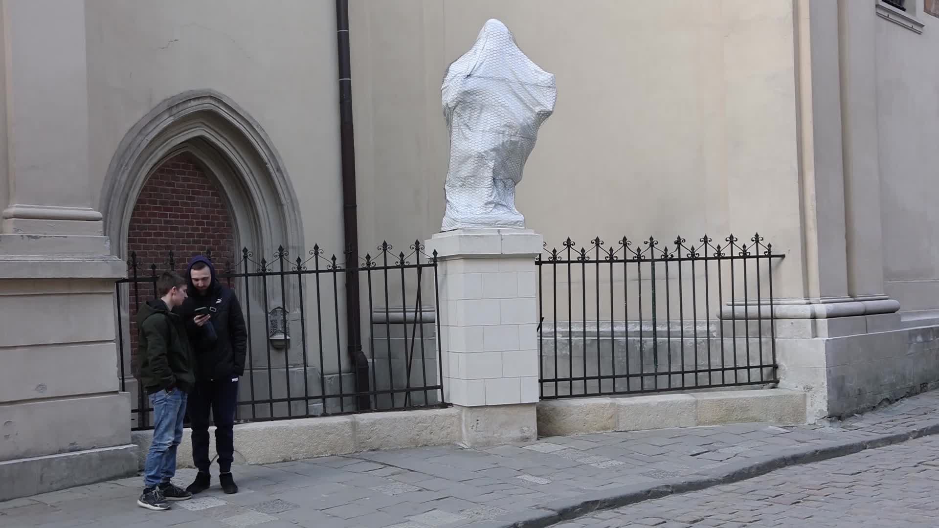 Statues and latin church protection in Lviv amid Russian invasion