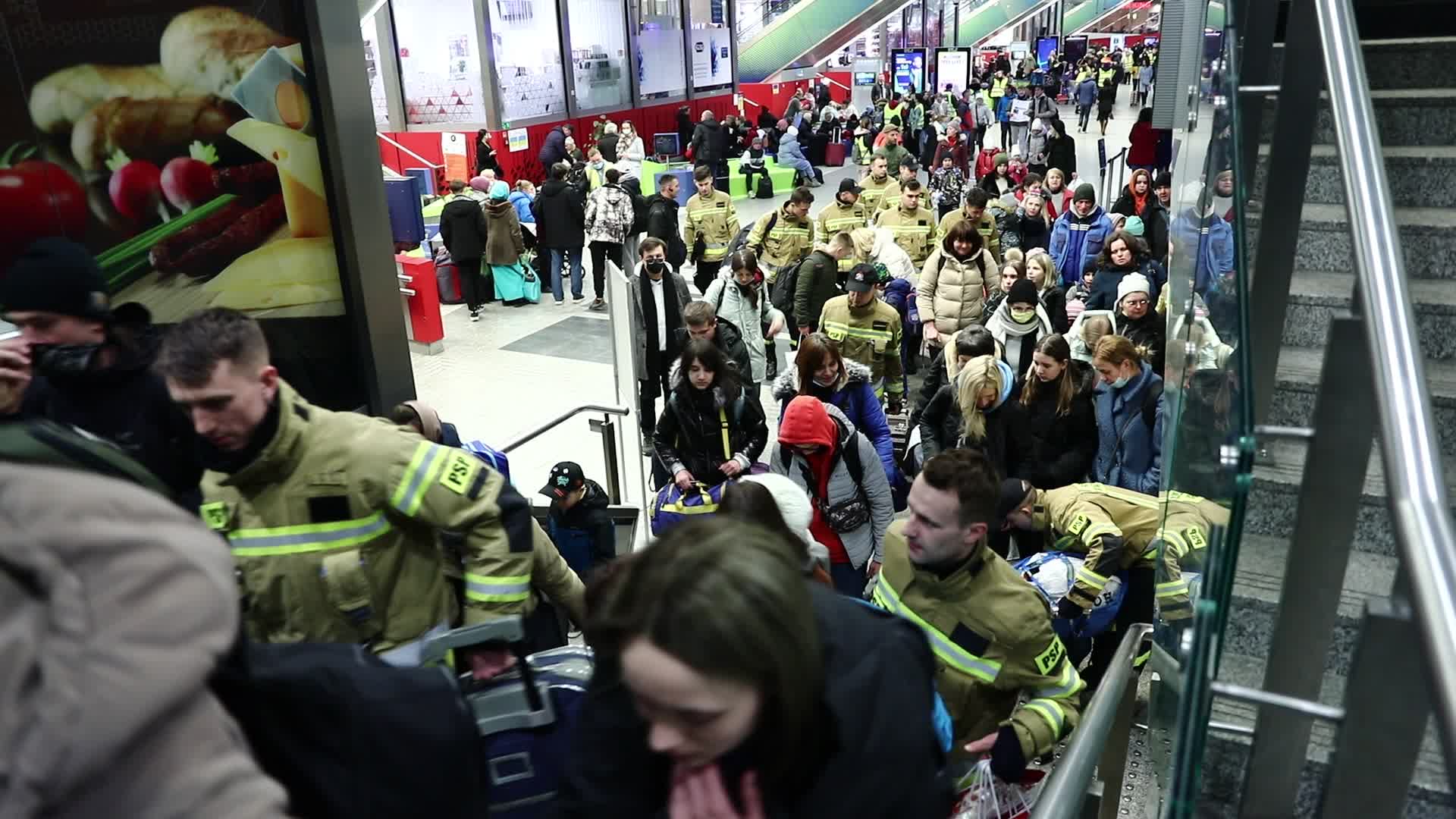 People Flee Ukraine Due Russian Attacks