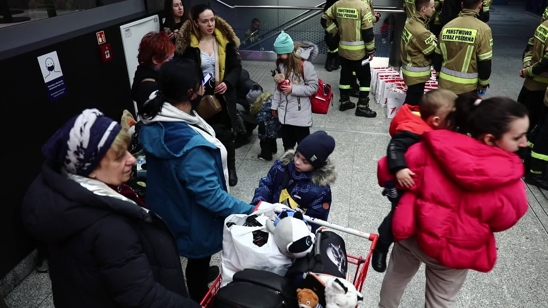 People Flee Ukraine Due Russian Attacks