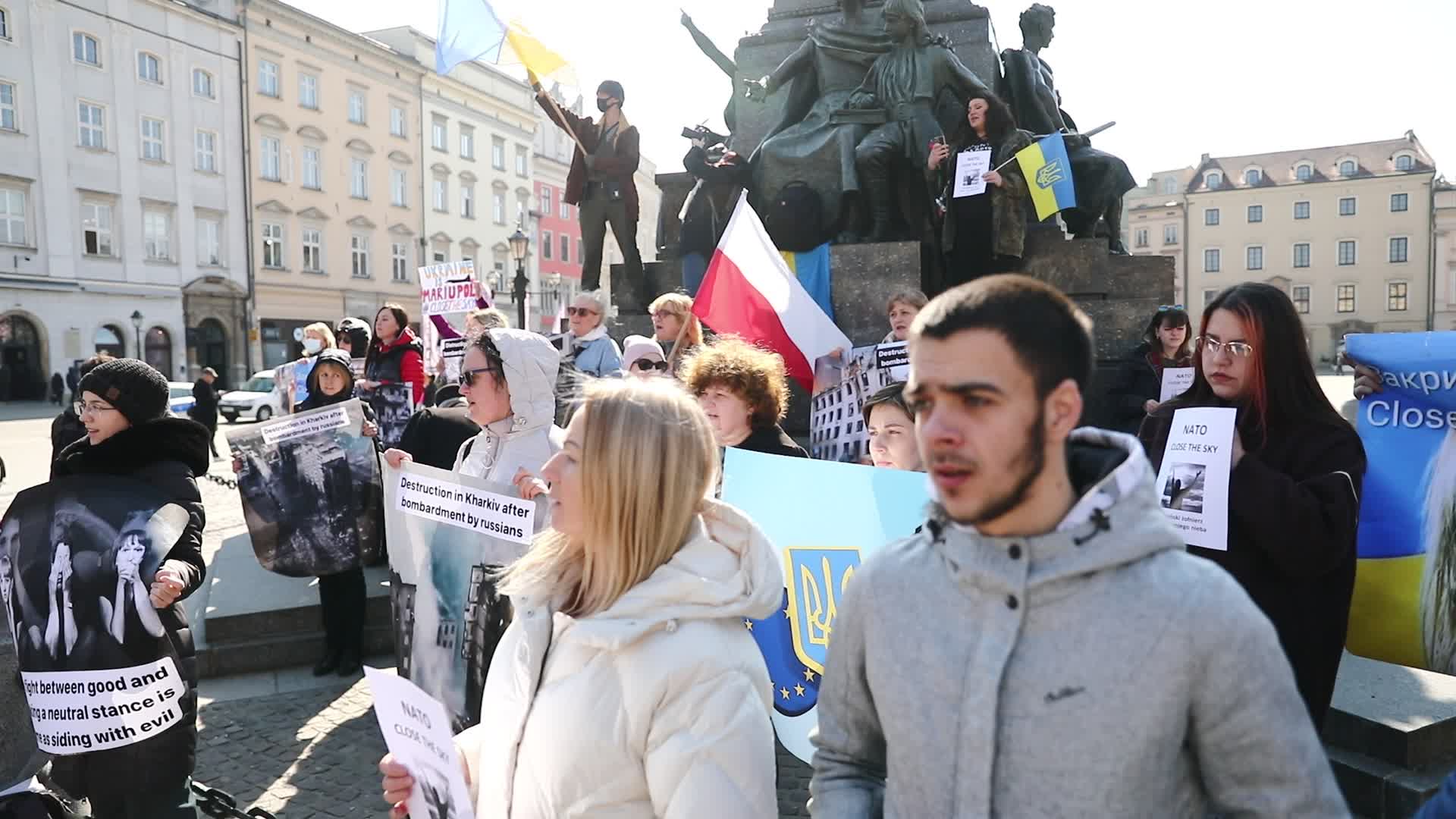 People Flee Ukraine Due Russian Attacks