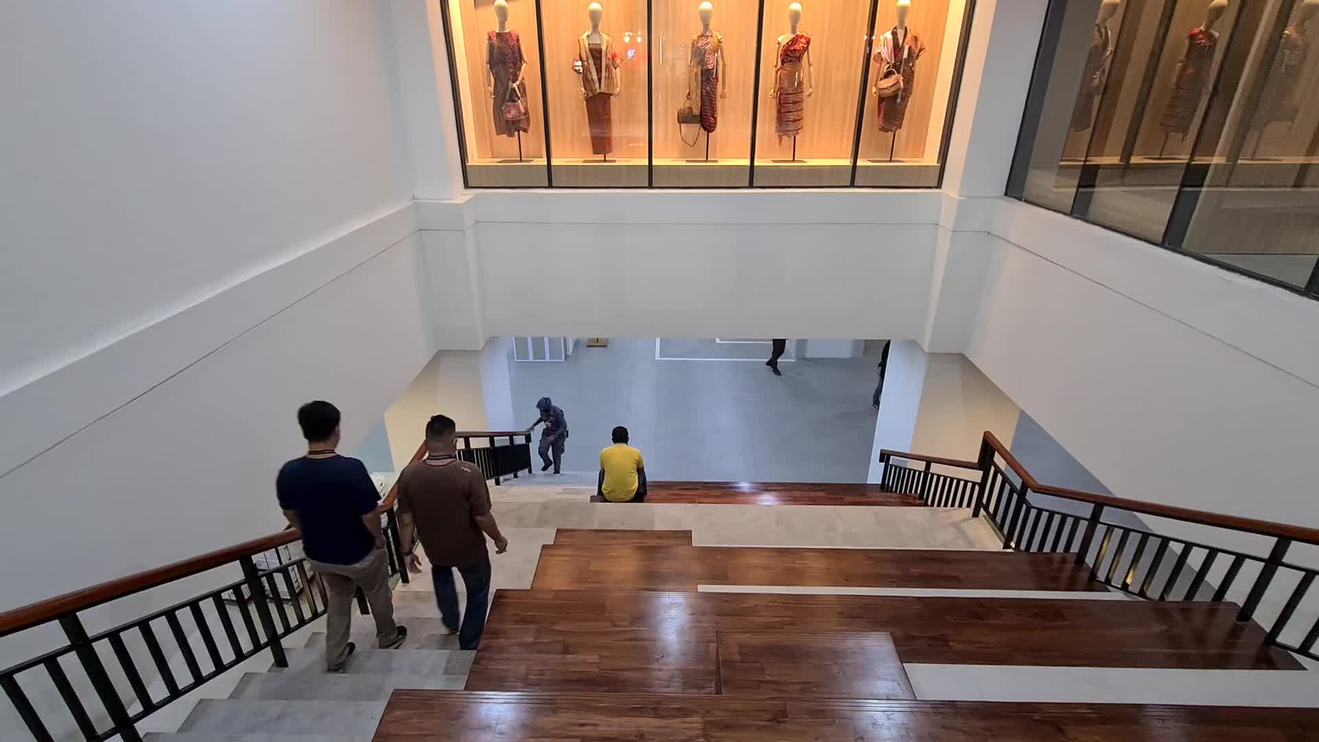 First Mall in Indonesia Reopen as Pandemic Decrease