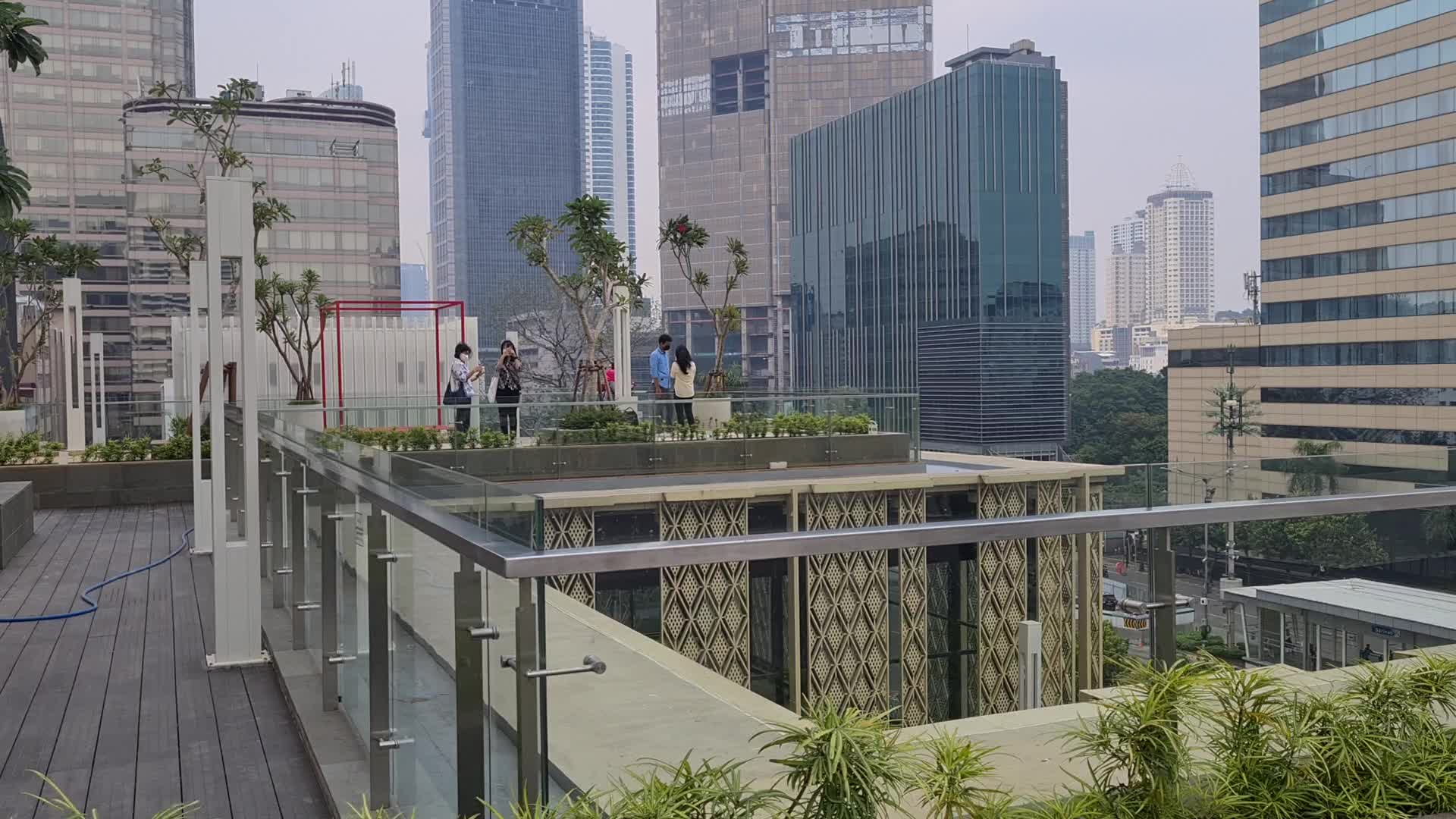 First Mall in Indonesia Reopen as Pandemic Decrease