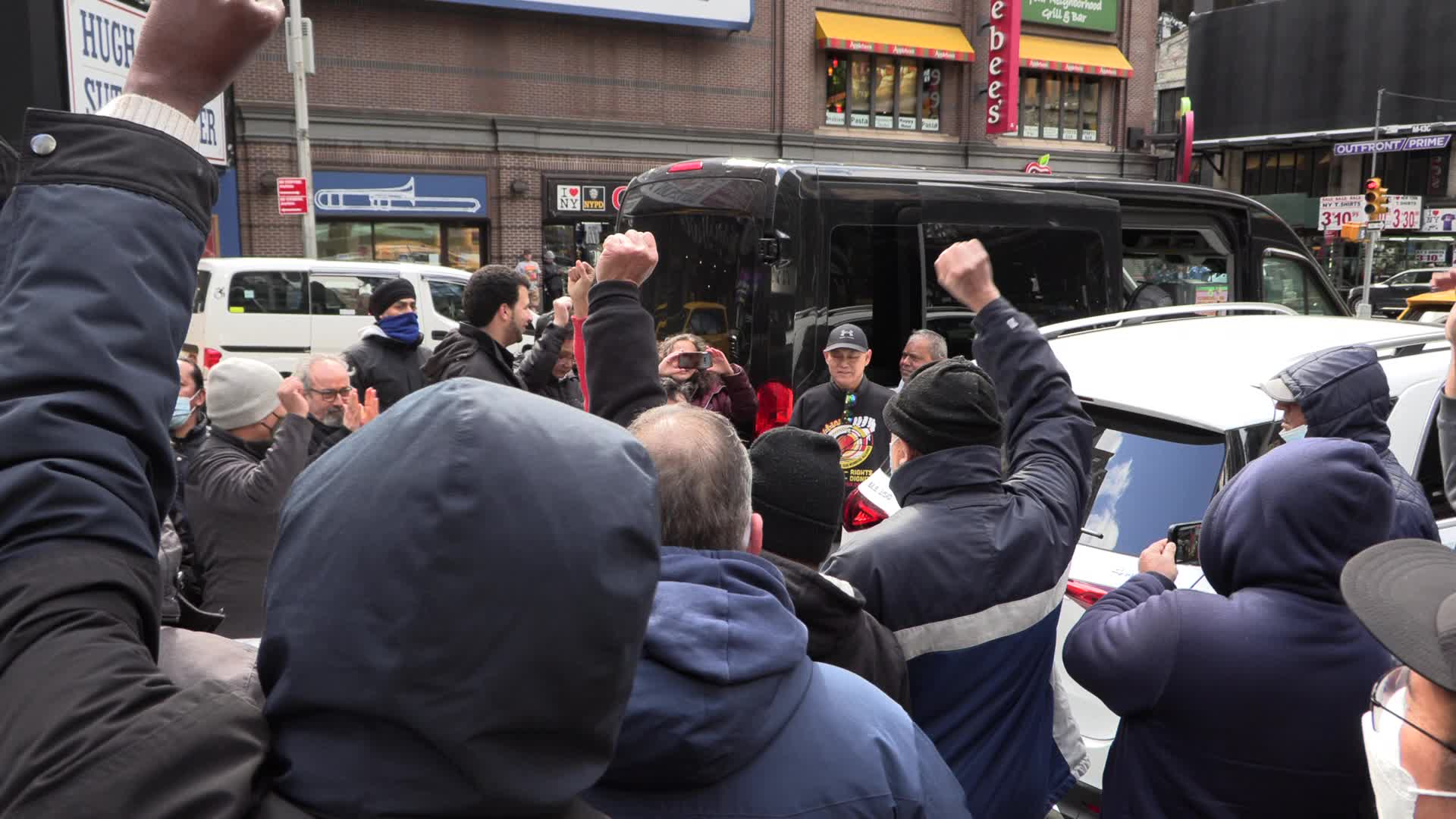 NYC: Taxi workers kick off caravan to Minnesota