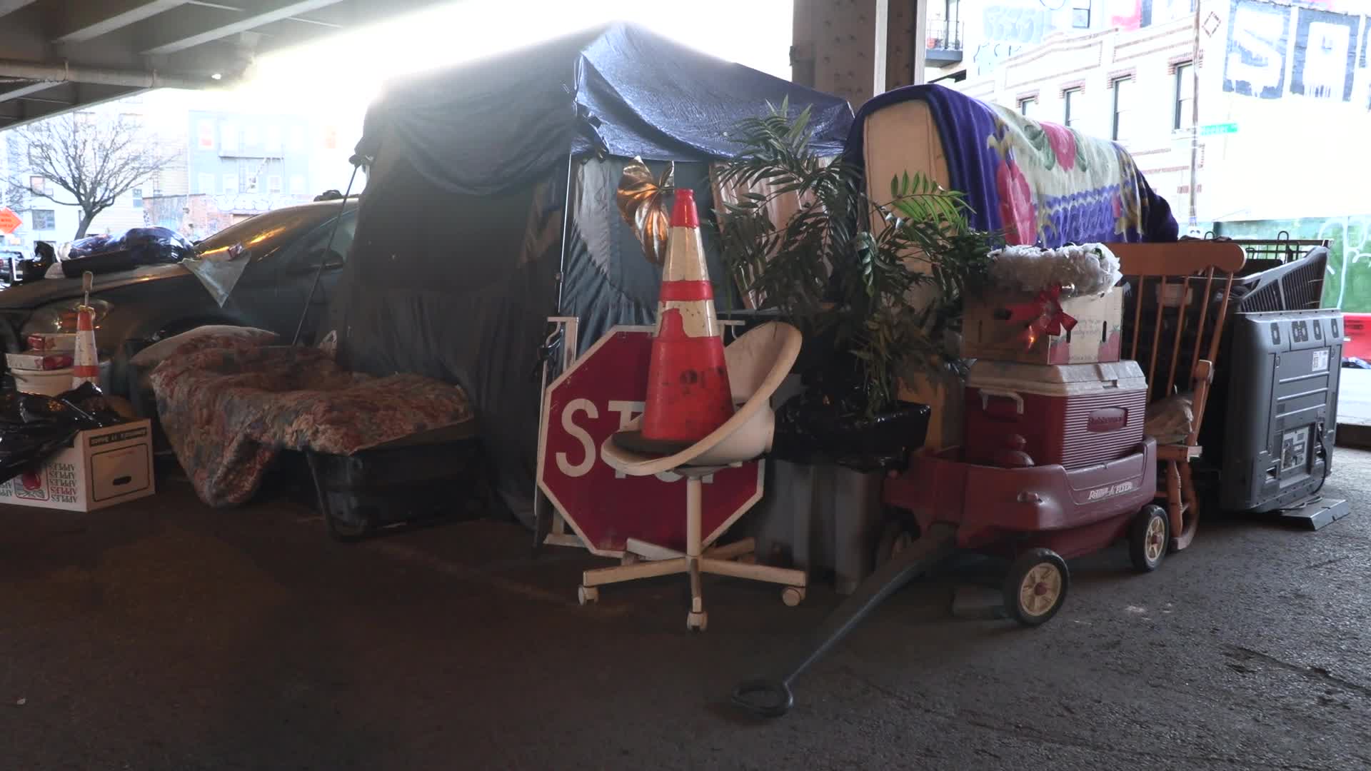 NYC: Homeless encampment cleared out by DSNY and NYPD