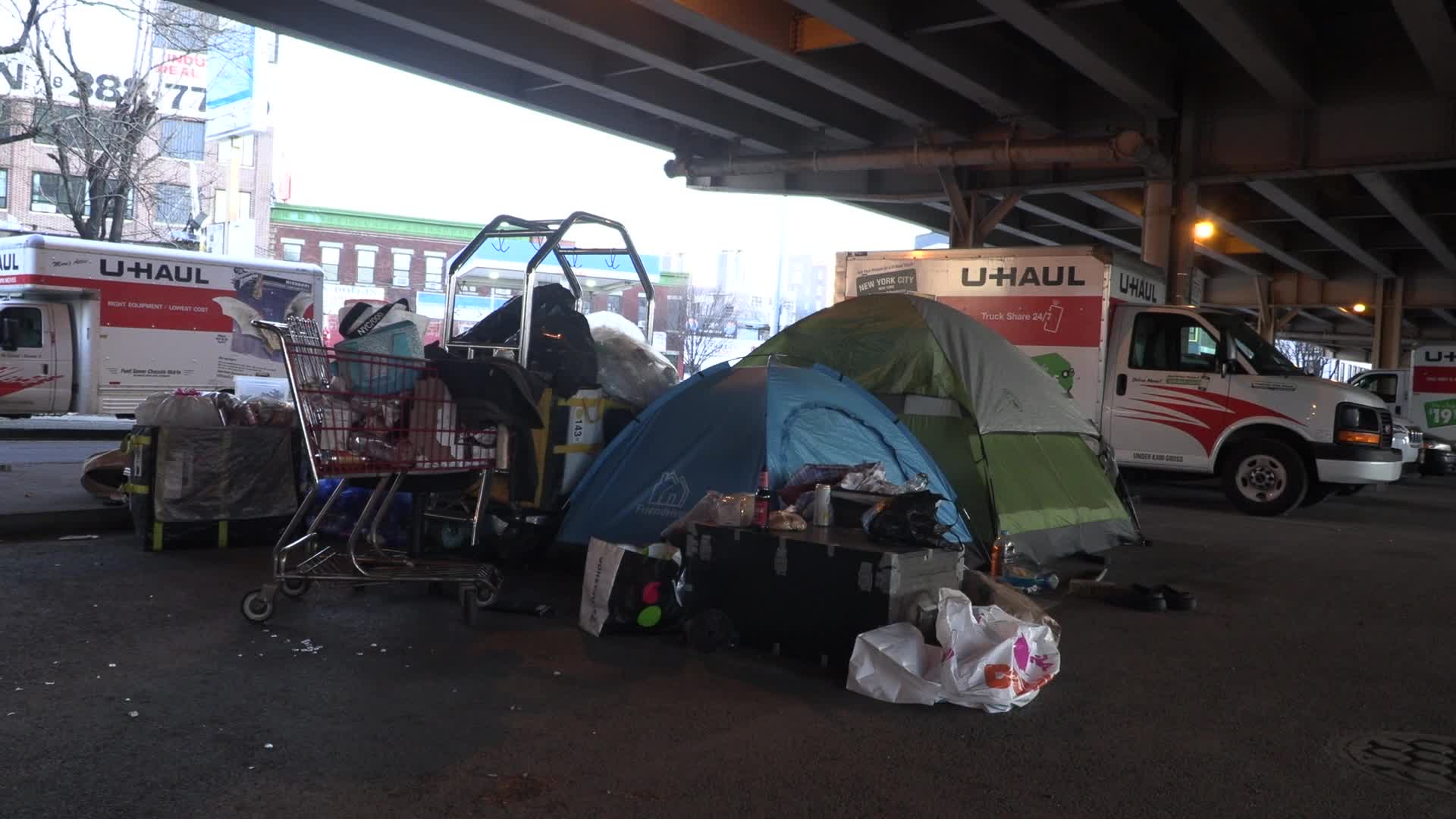 NYC: Homeless encampment cleared out by DSNY and NYPD