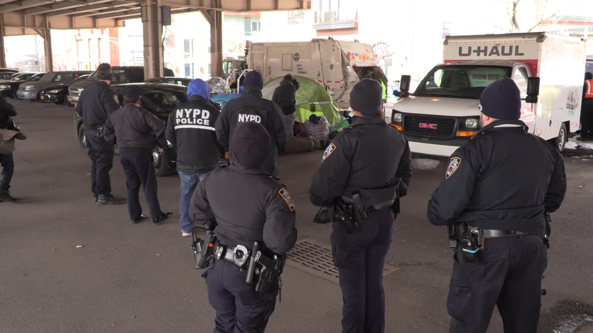 NYC: Homeless encampment cleared out by DSNY and NYPD