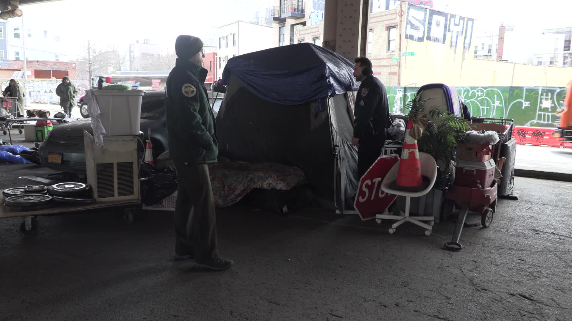 NYC: Homeless encampment cleared out by DSNY and NYPD