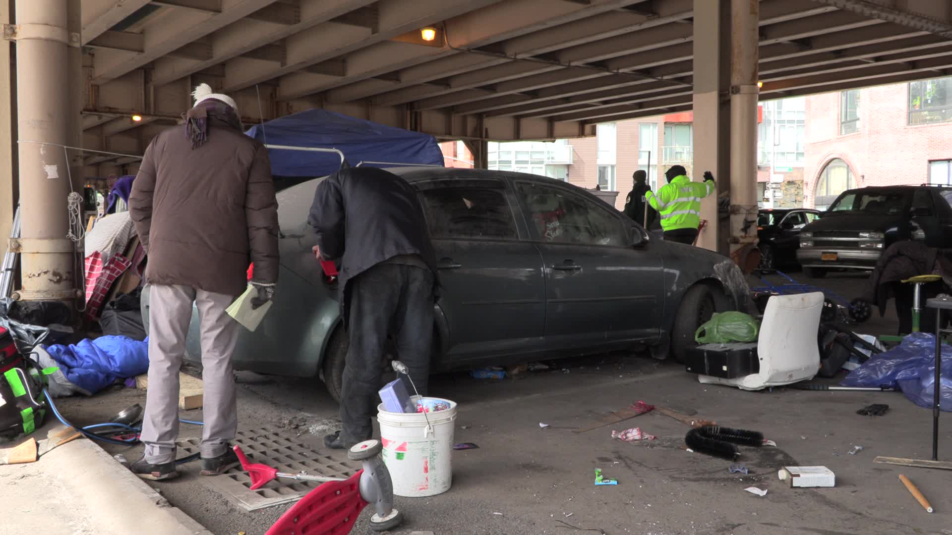 NYC: Homeless encampment cleared out by DSNY and NYPD